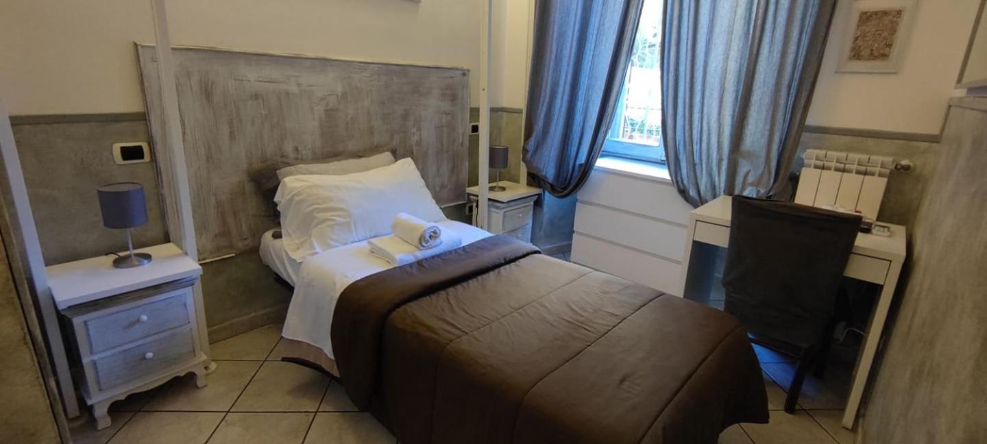 Single Room with Private Bathroom photo 1