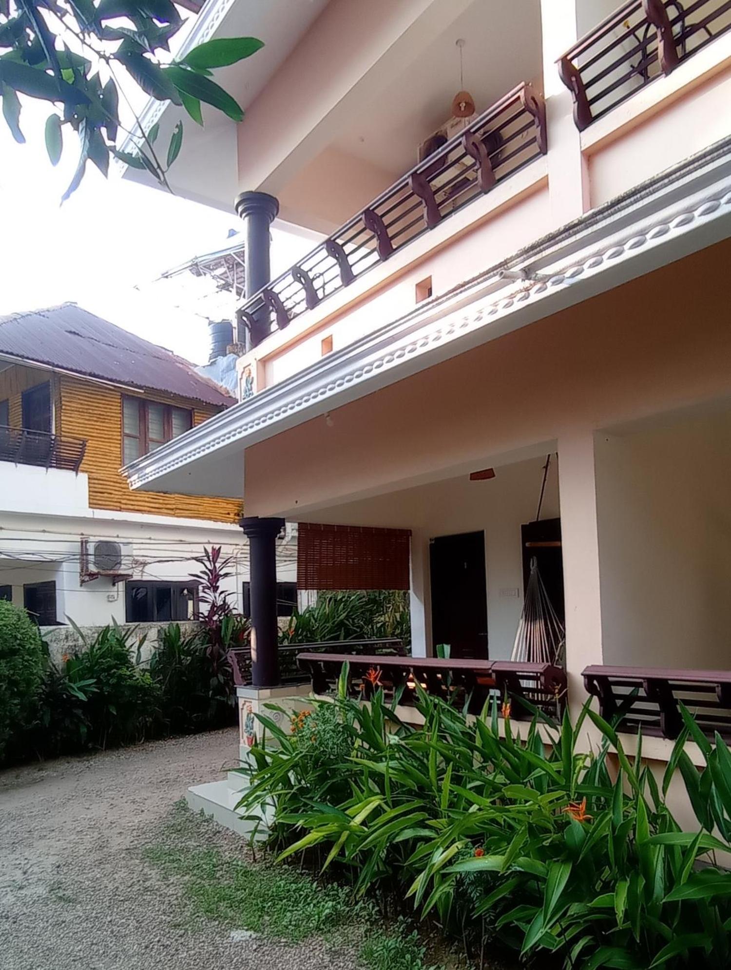 Deluxe Double or Twin Room with Garden View photo 3
