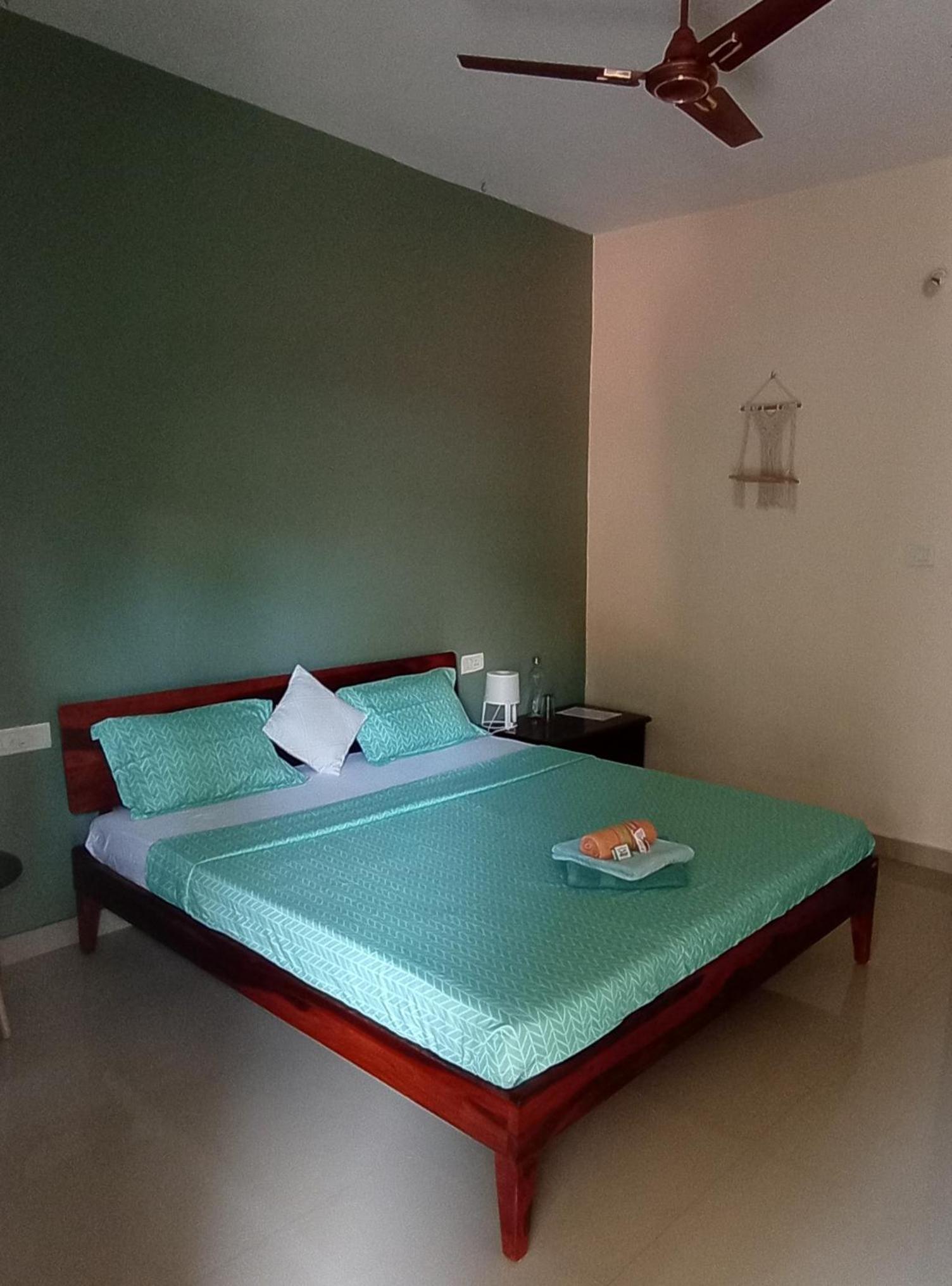 Double Room with Balcony - AC  - Photo 9