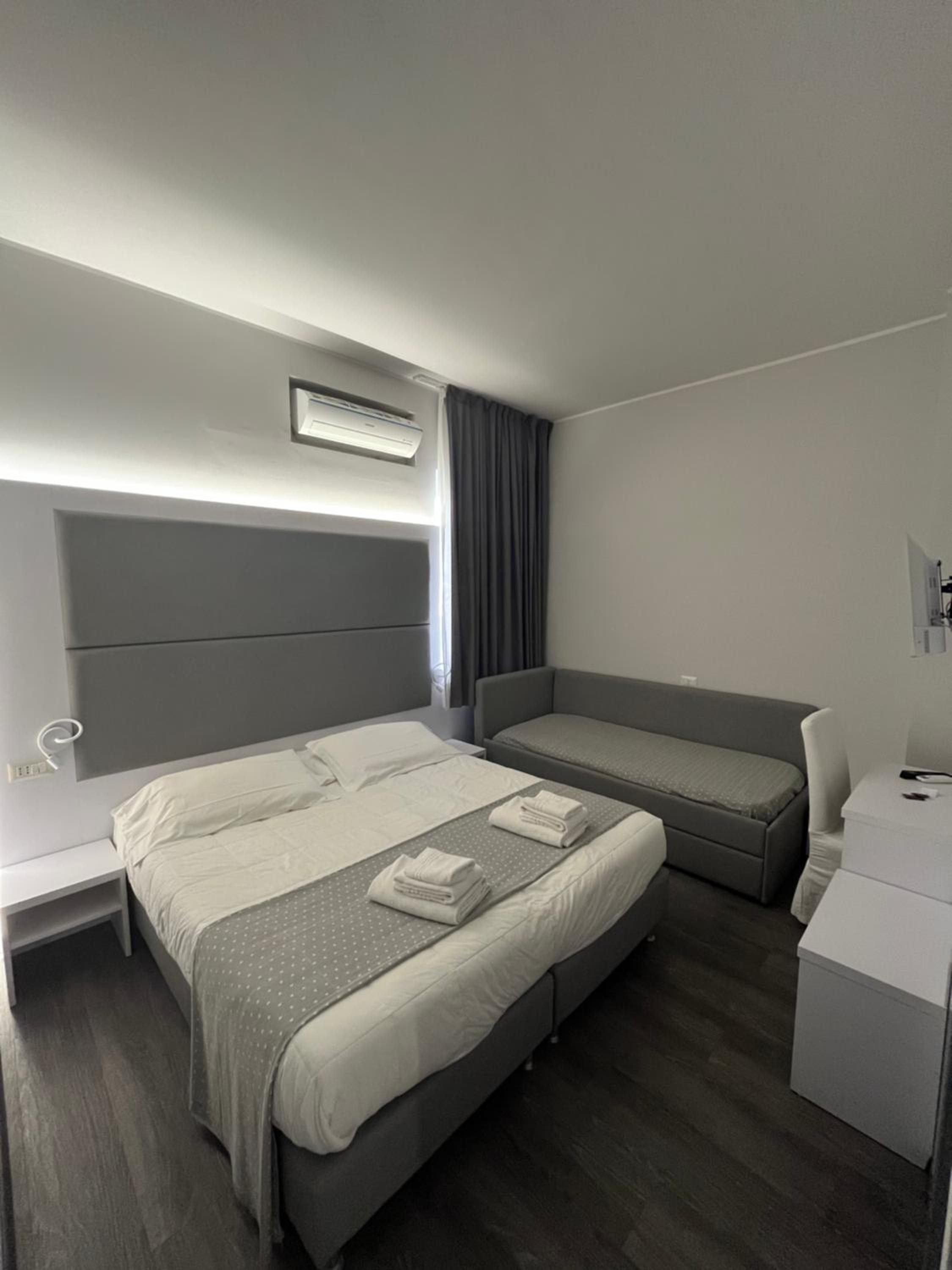 Standard Double Room - Photo 3