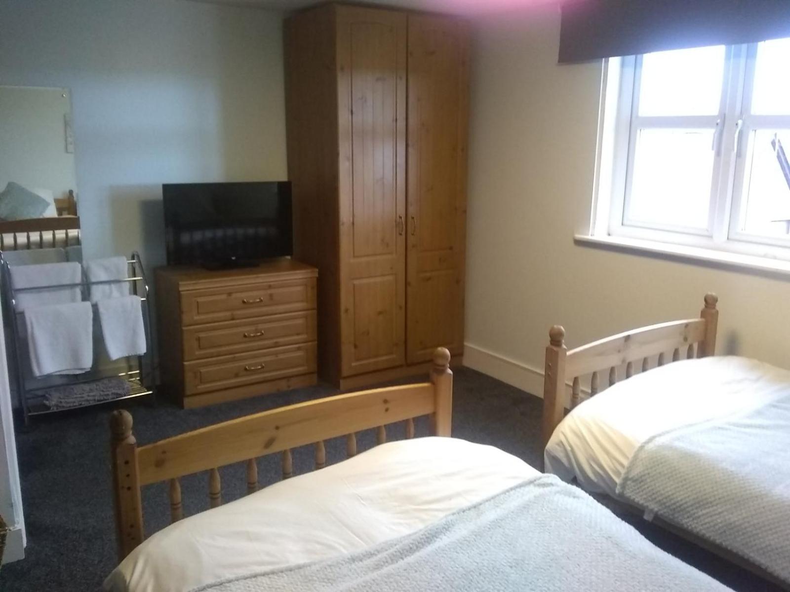 Twin Room with Shower