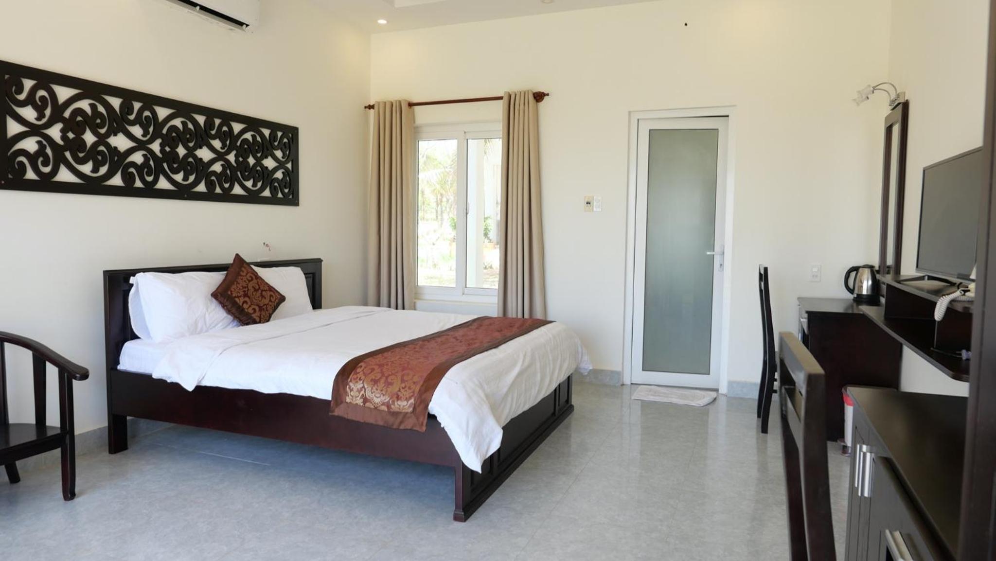 Deluxe Bungalow with Garden View photo 3