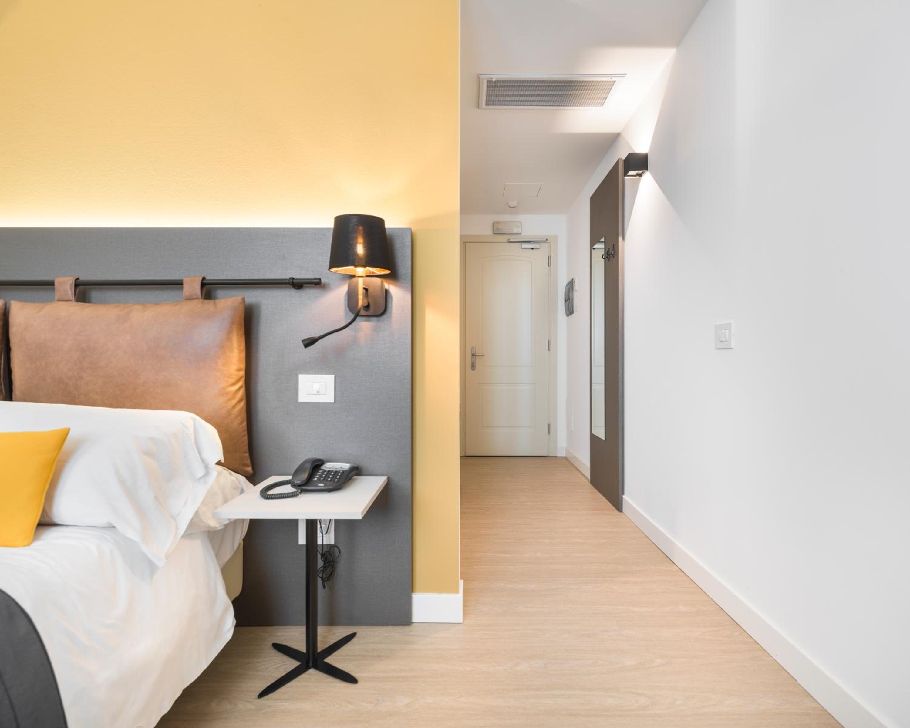 Standard Double Room - Photo 7