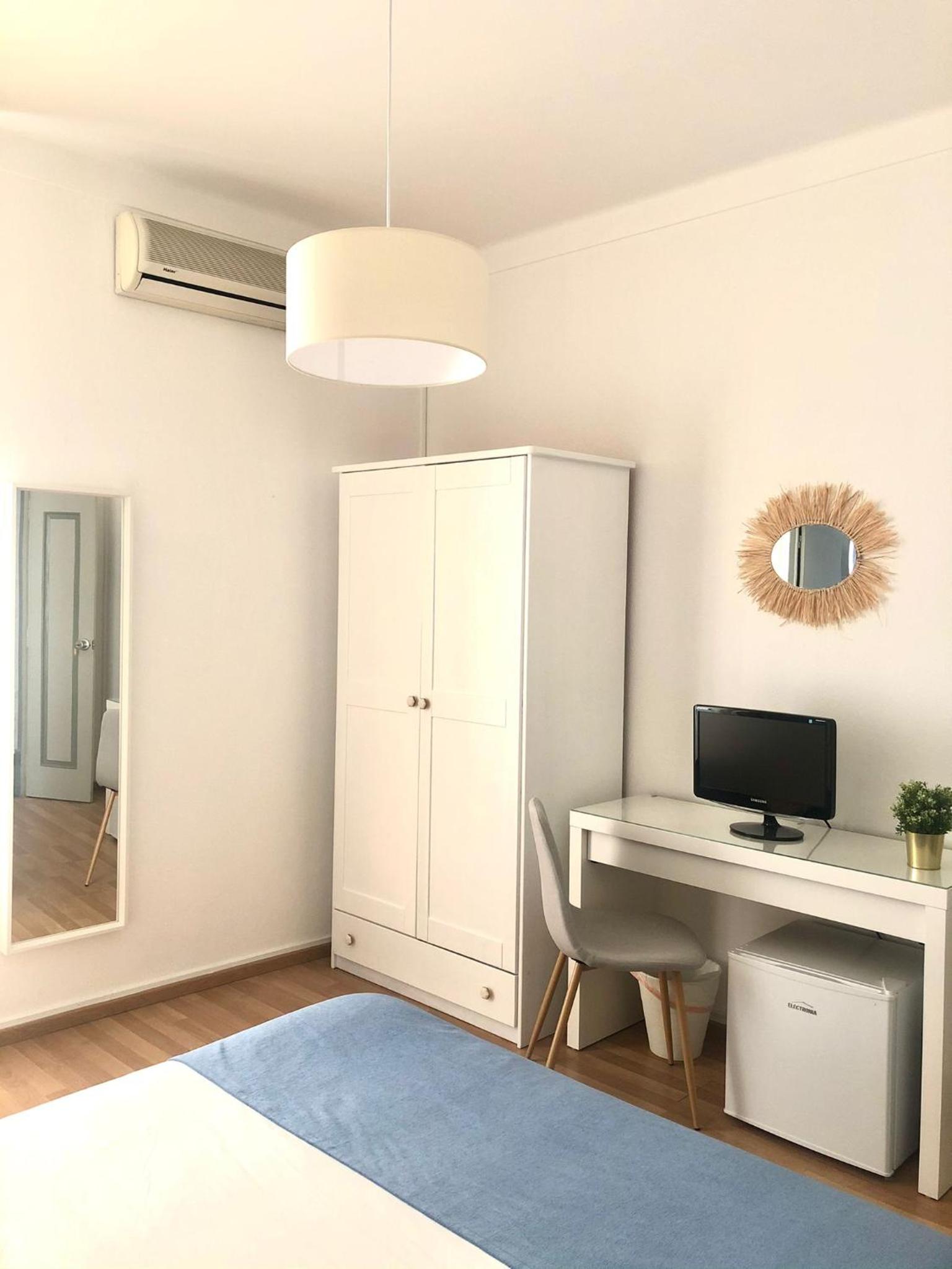 Double Room with Private Bathroom - Photo 4