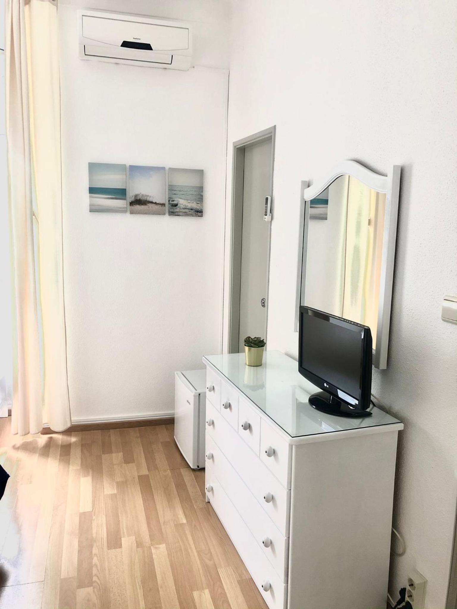 Double Room with Private Bathroom - Photo 5