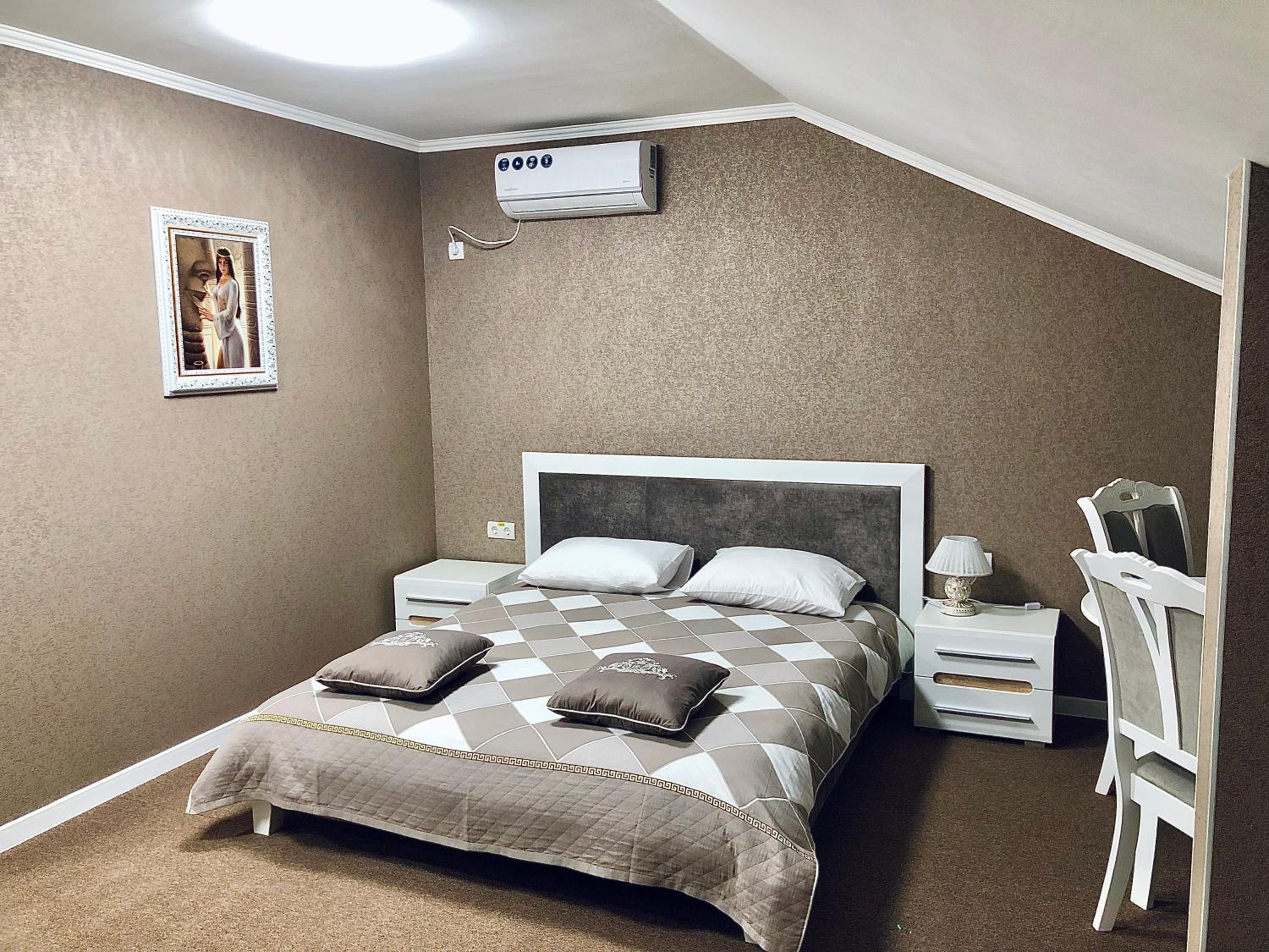 Deluxe Double Room (2 Adults + 1 Child) photo 1