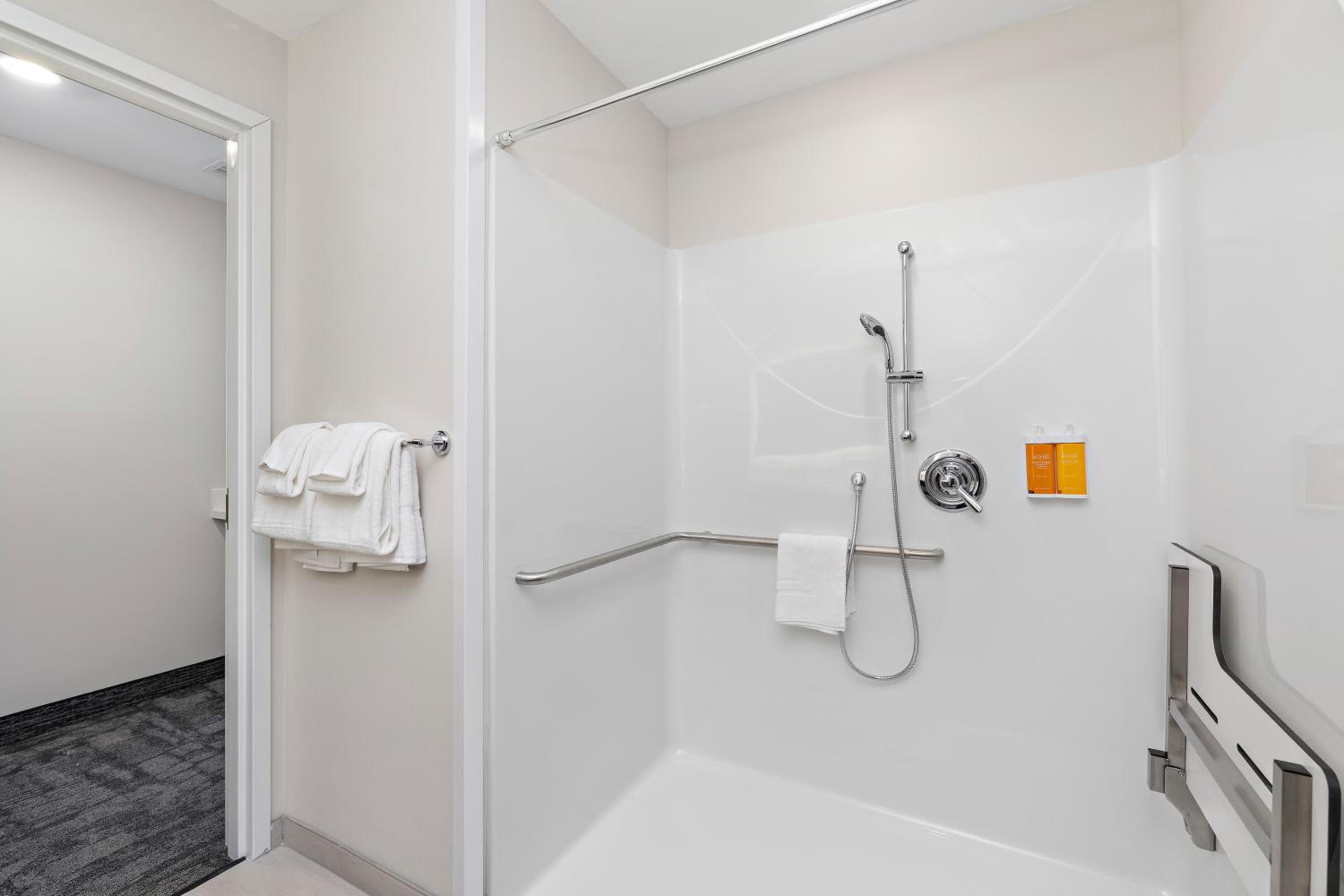 Queen Room with Two Queen Beds and Mobility Accessible Roll-In Shower - Photo 4