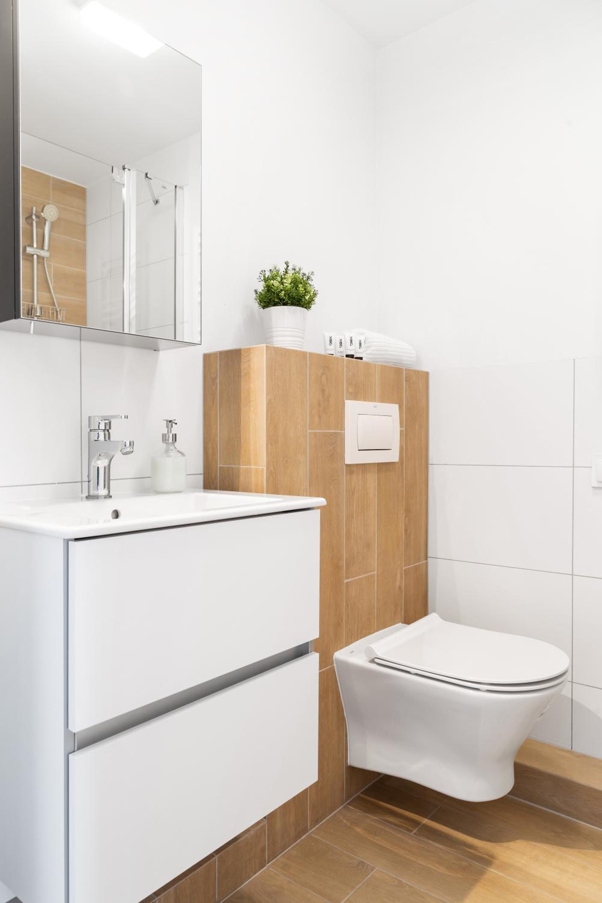 Studio Apartment - Photo 14