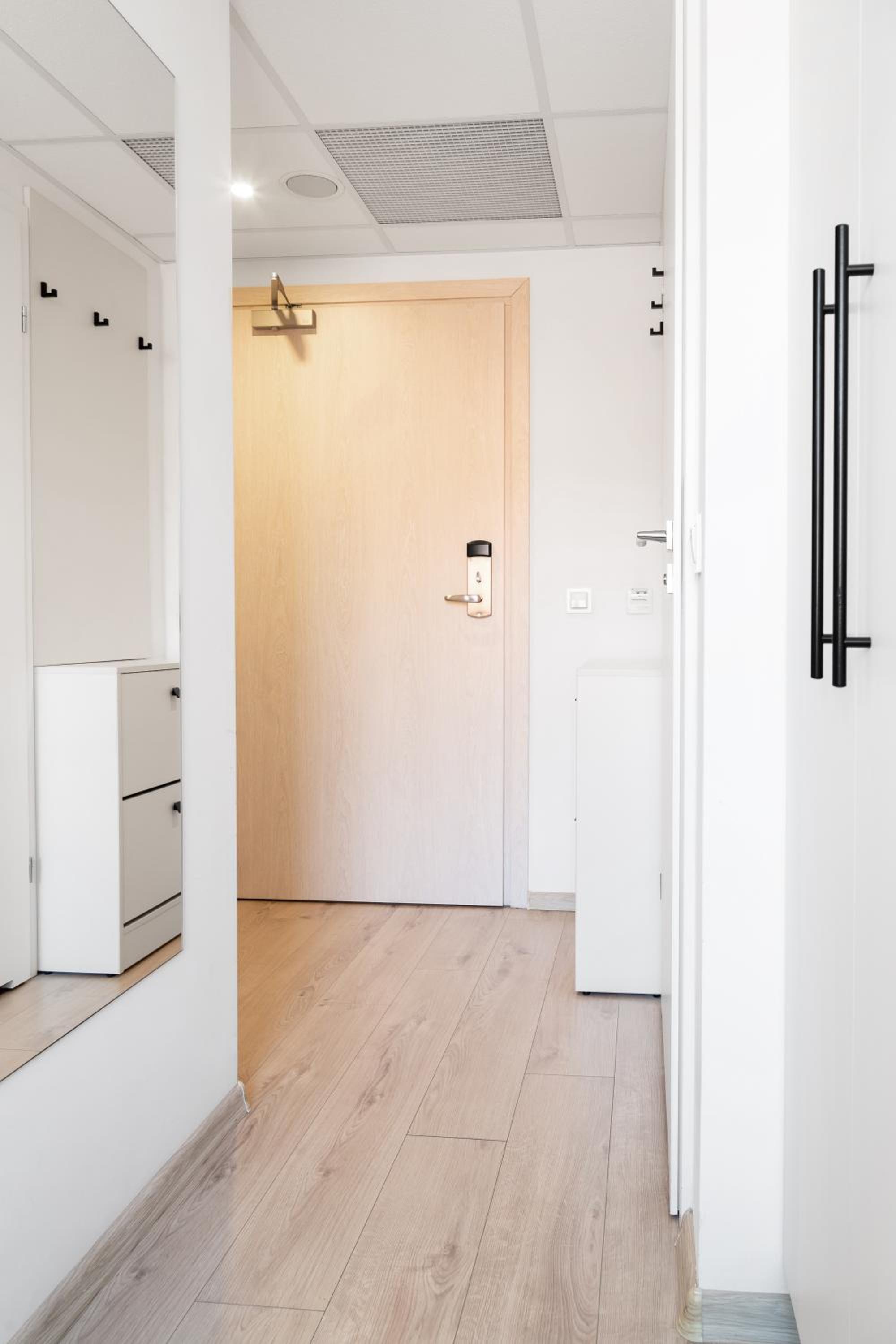 Studio Apartment - Photo 12