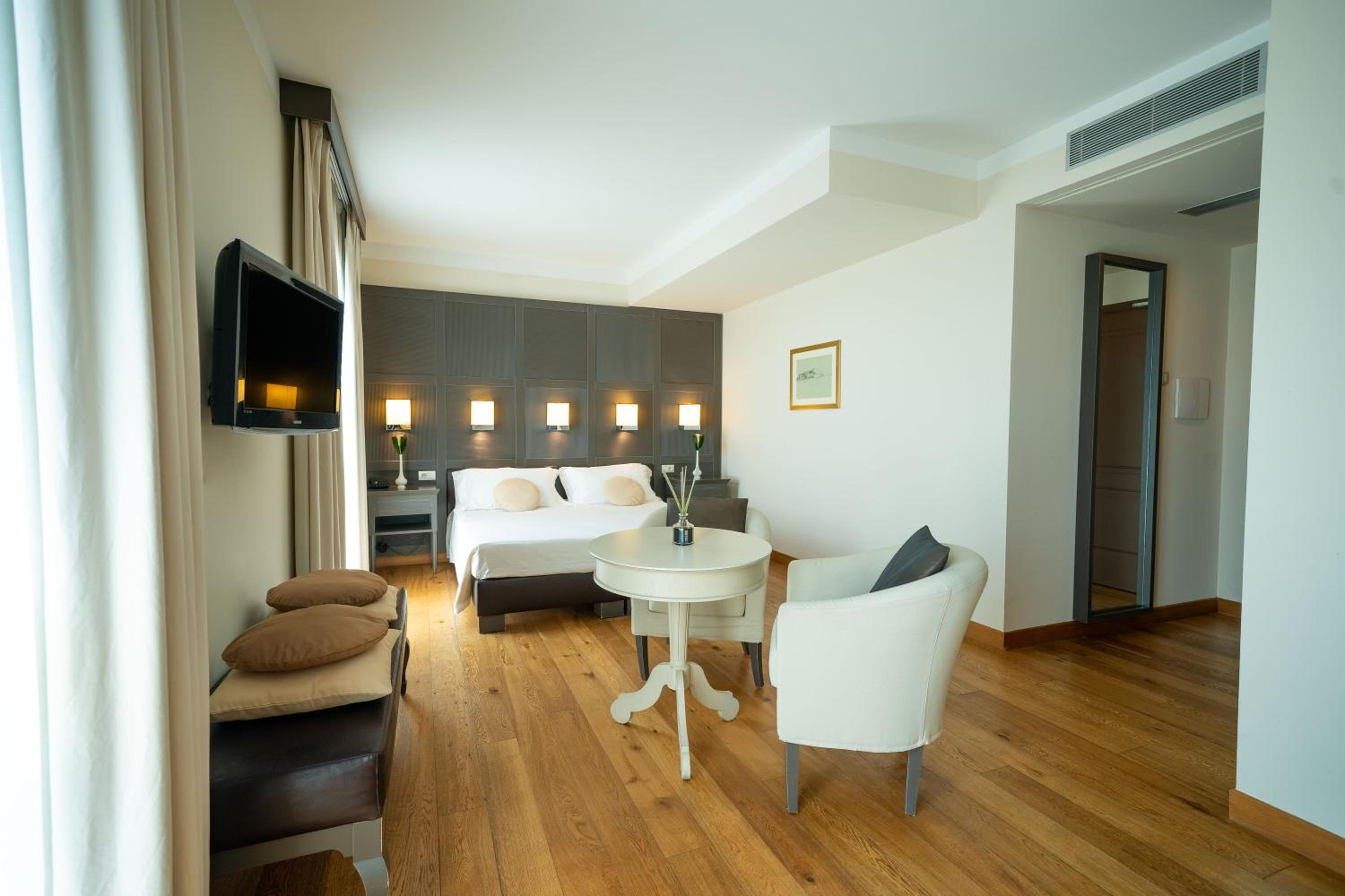 Deluxe Double Room - Photo 6