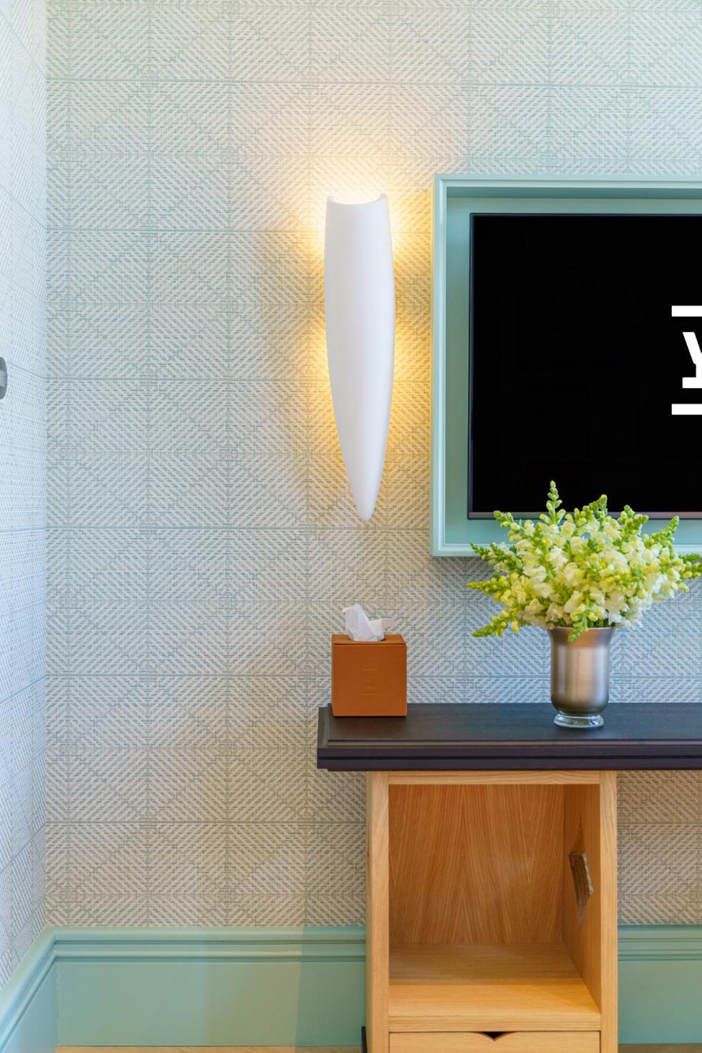 Double Room with Aliados View thumbnail 6