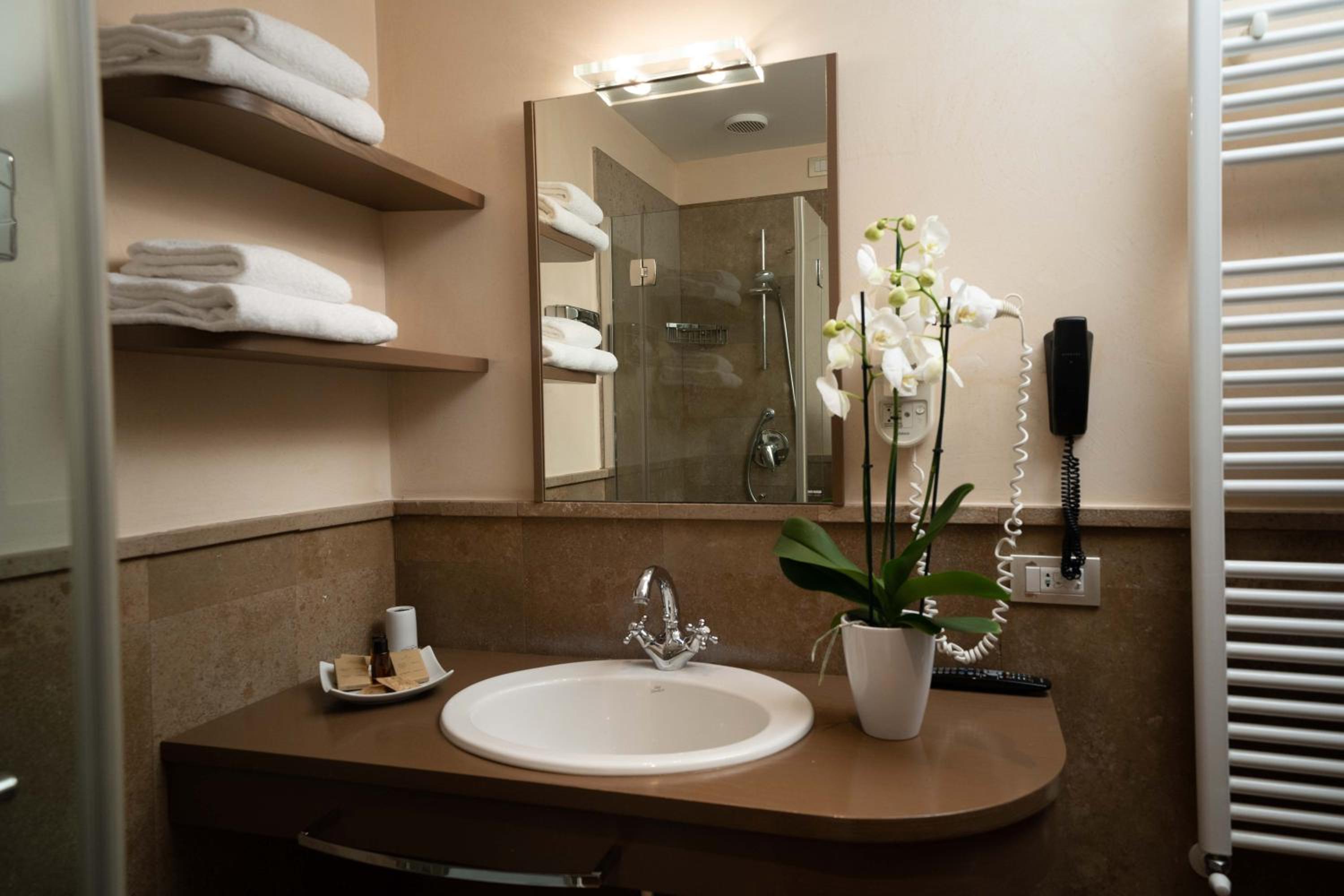 Classic Double Room - Photo 7