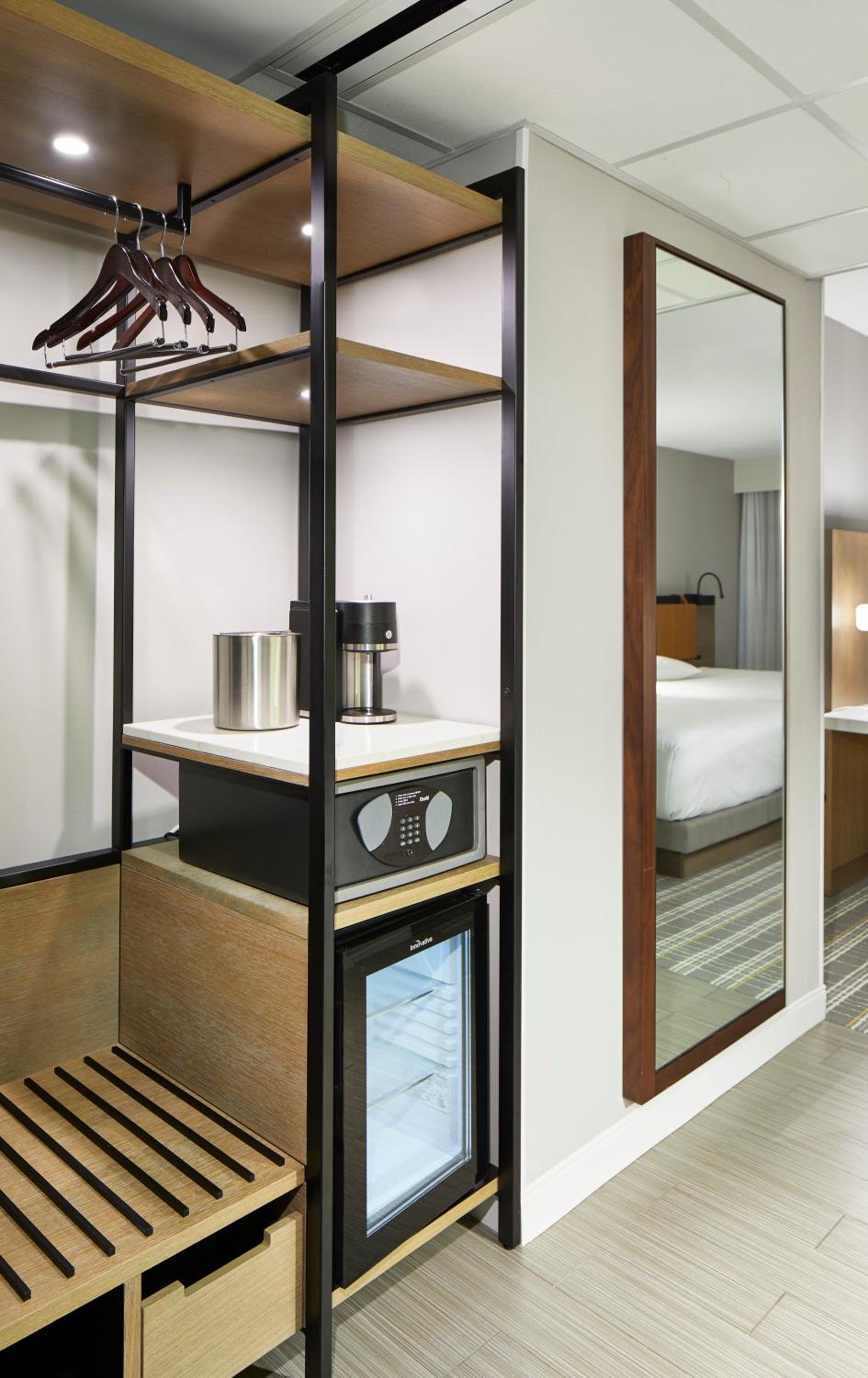 King Room with Balcony and City View  - Photo 9