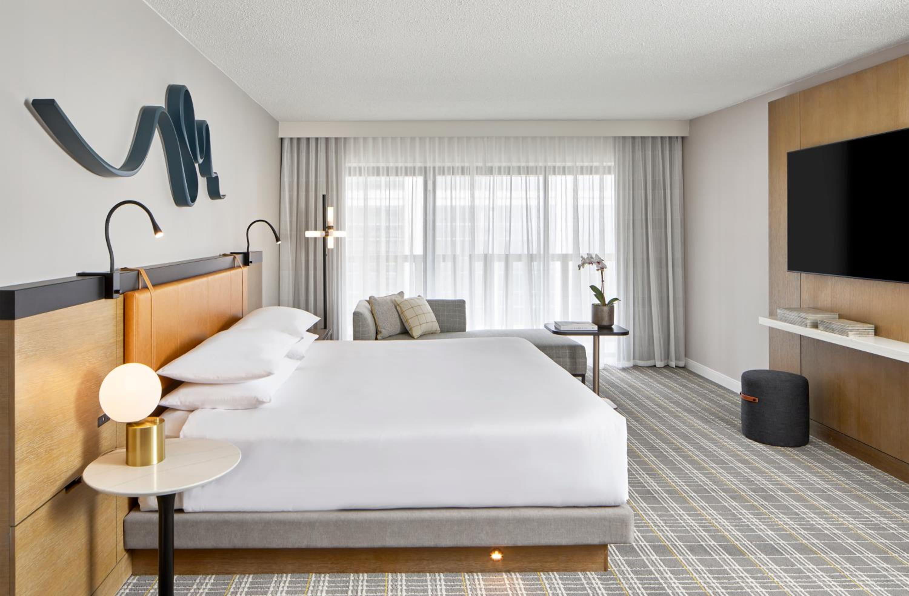 Executive Suite with Balcony - Photo 5