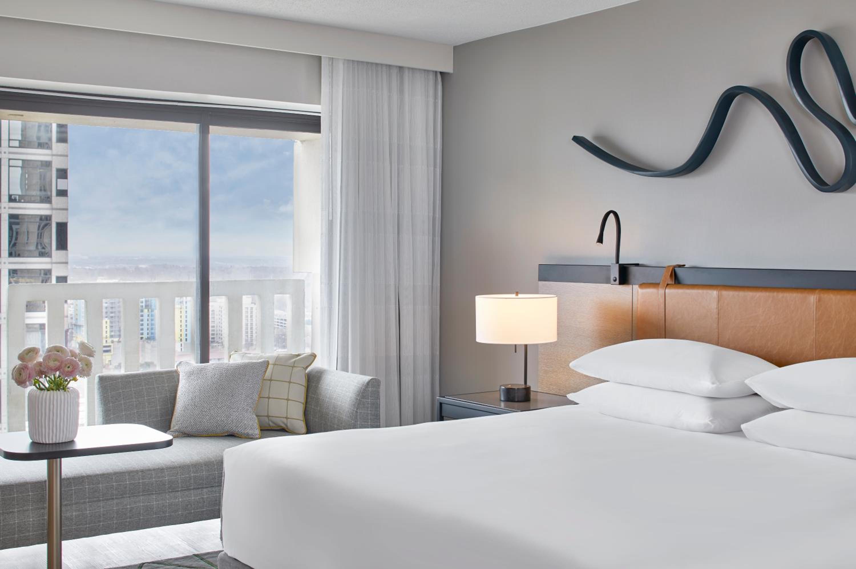 Portman Suite with Balcony - Photo 5