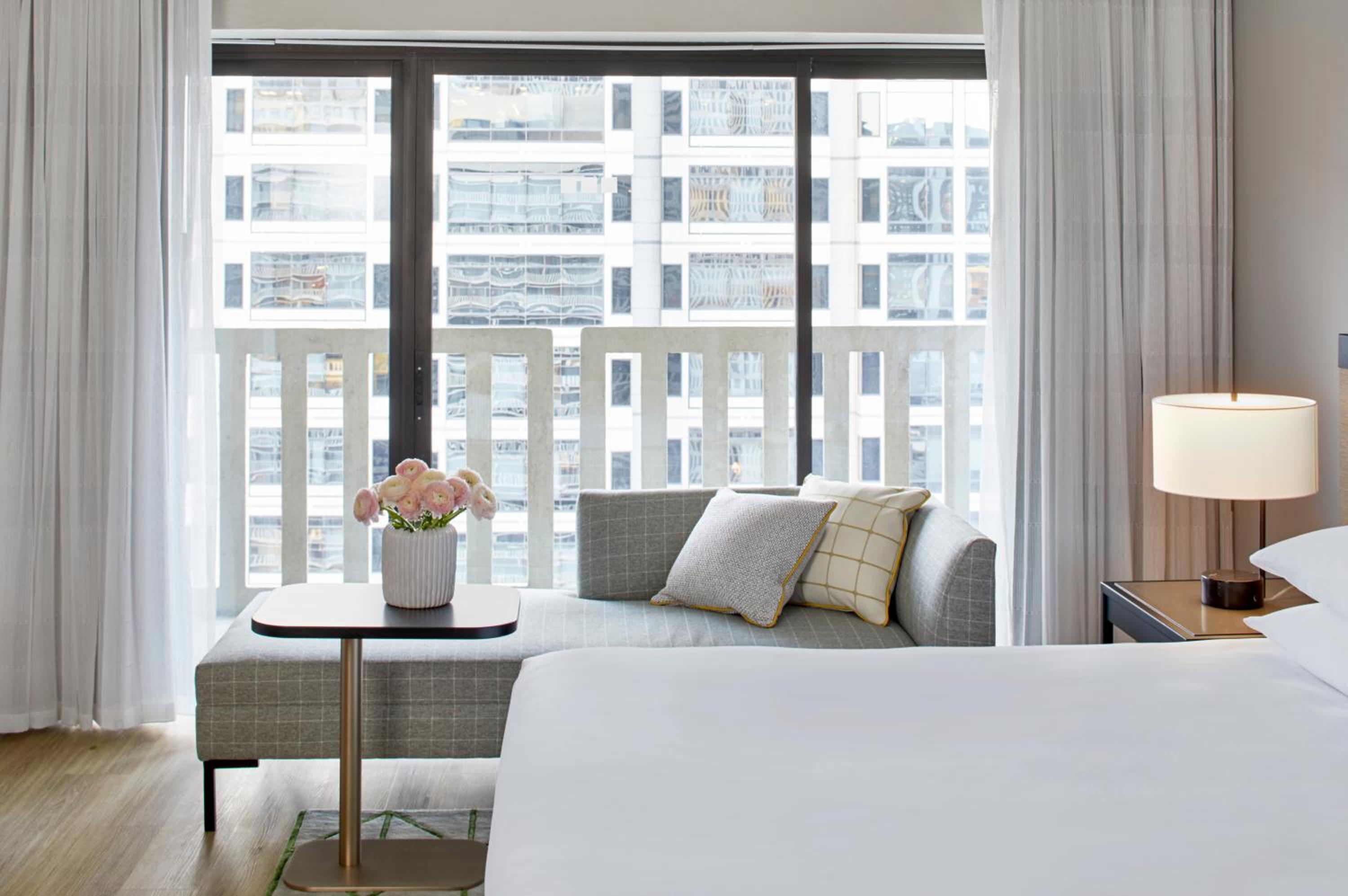 Portman Suite with Balcony - Photo 6