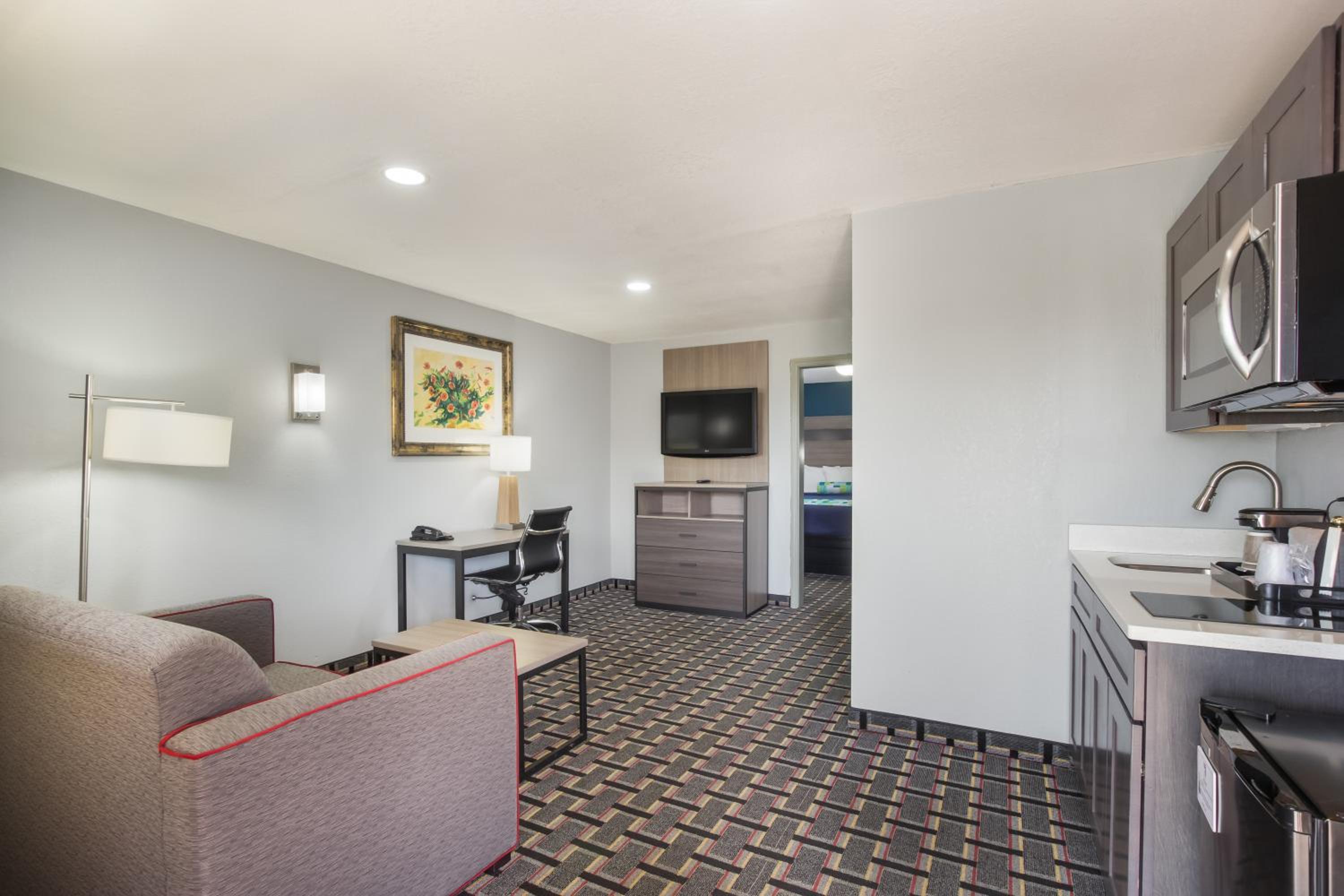 King Suite - Non-Smoking - No Pets Allowed - Photo 1