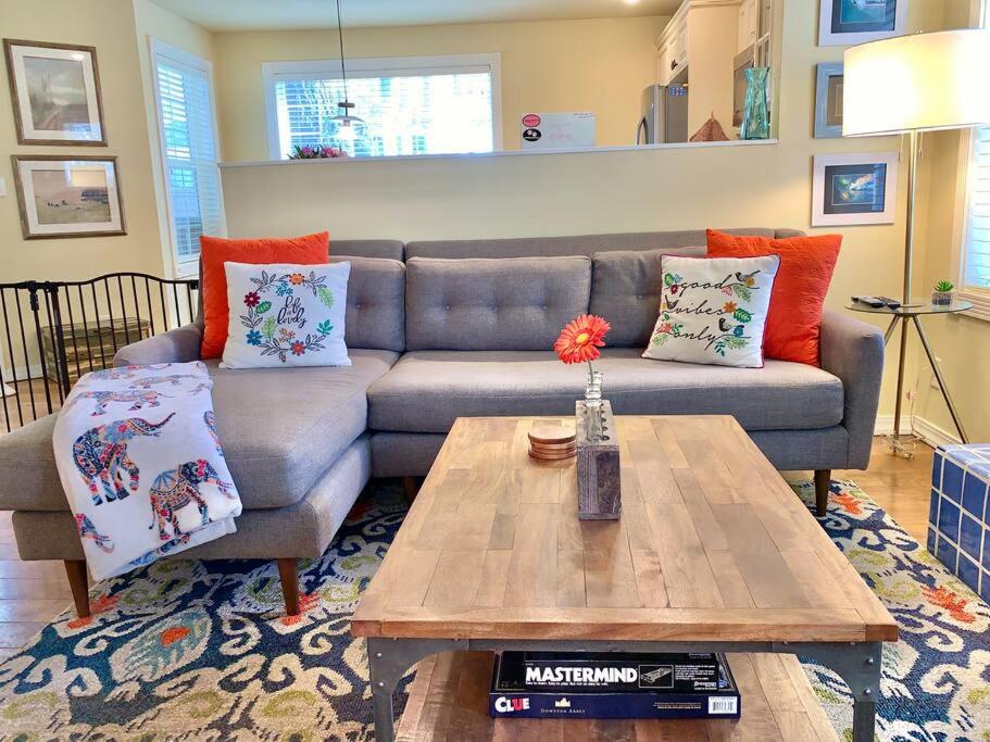 Two-Bedroom House - Photo 25