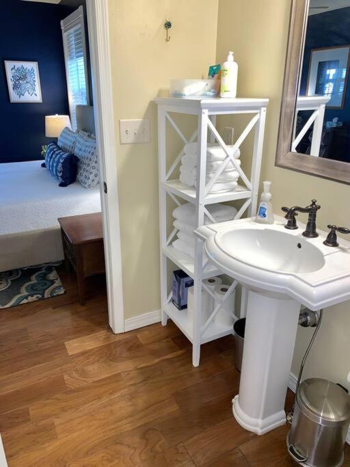 Two-Bedroom House - Photo 35