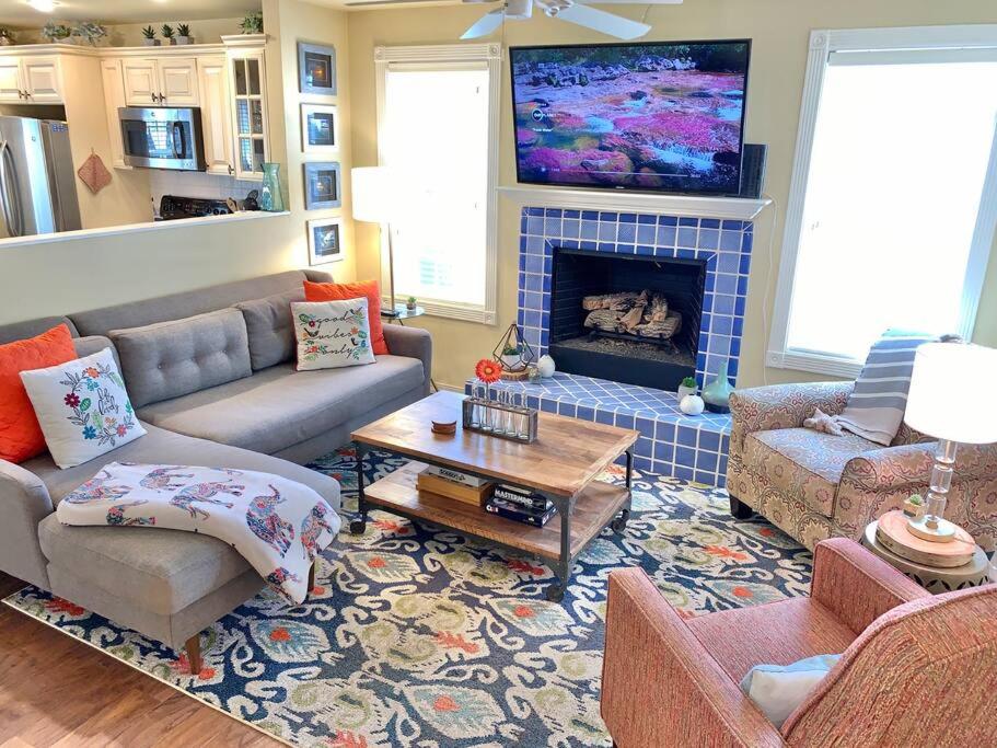 Two-Bedroom House - Photo 44