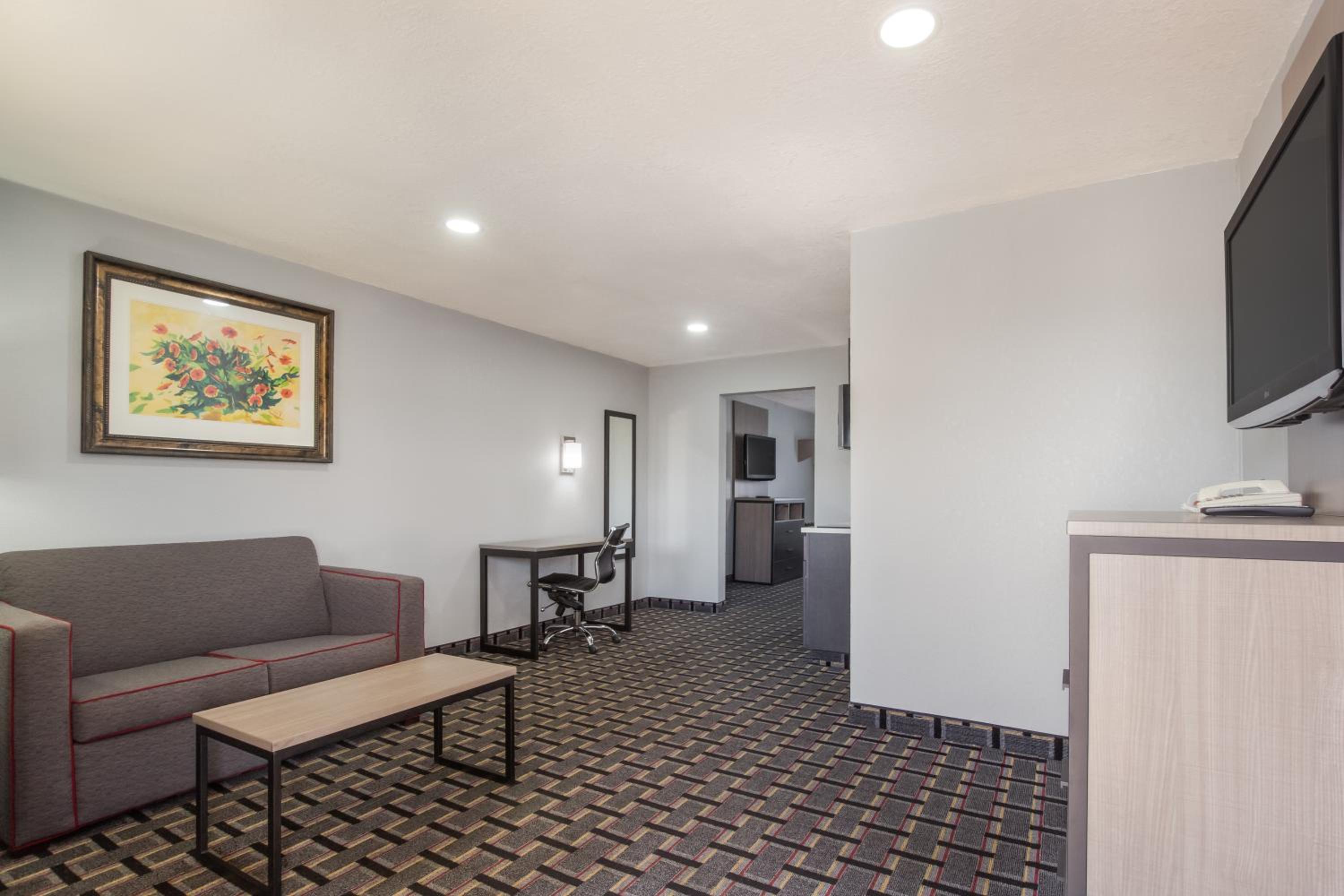 Deluxe Double Suite - Non-Smoking - No Pets Allowed photo 3