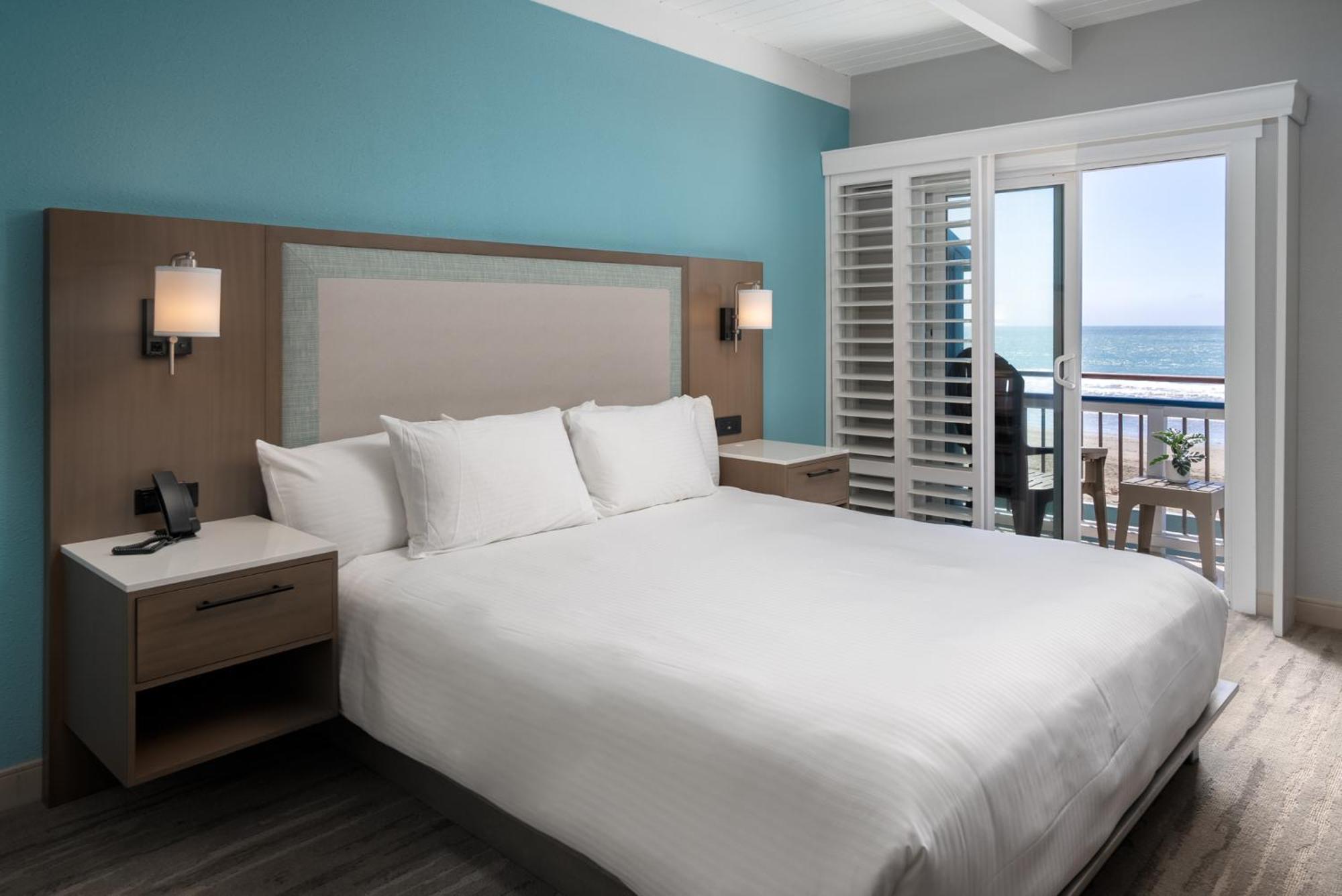 Beachfront -Upstairs King