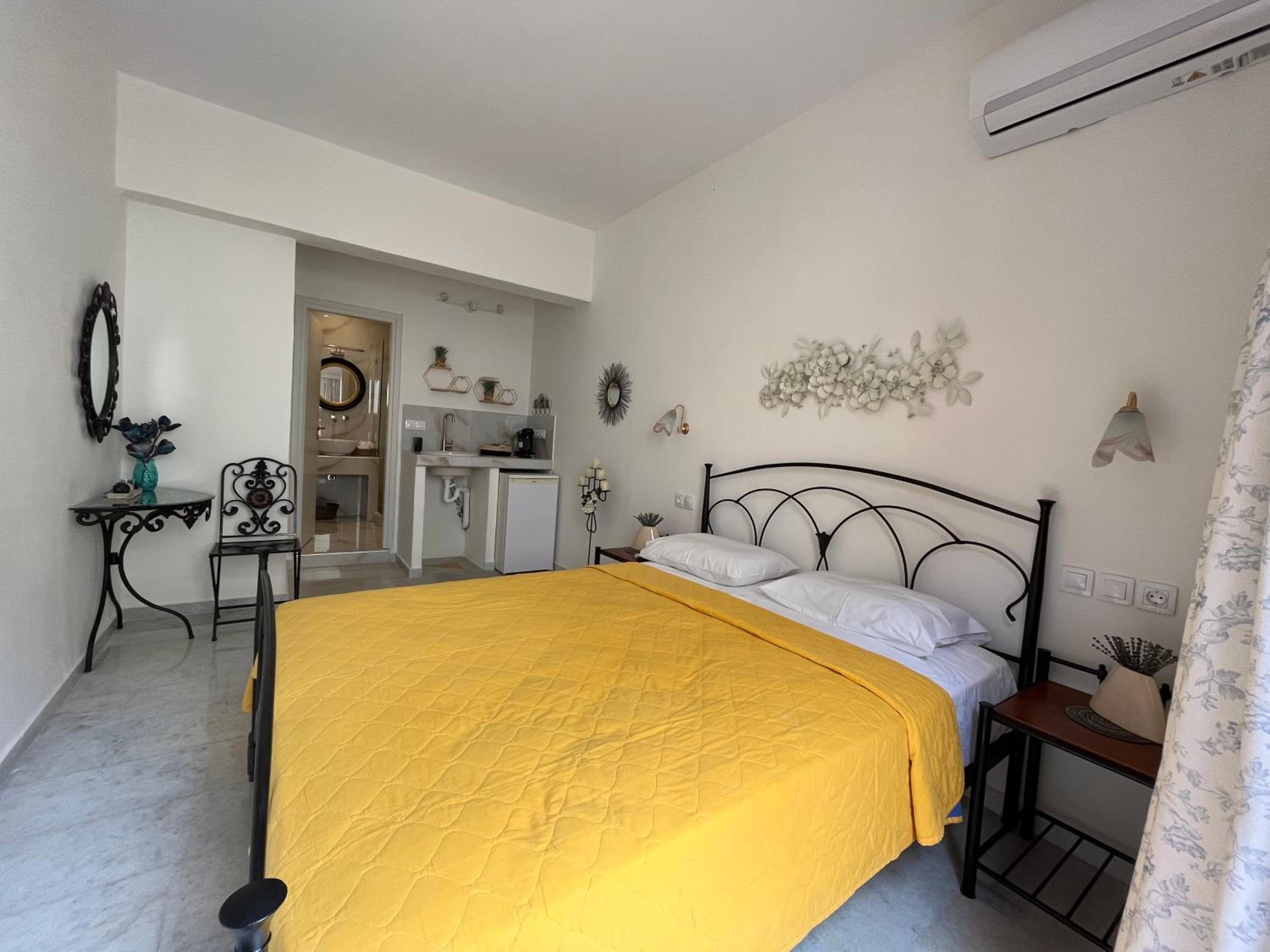 Double or Twin Room - Photo 6