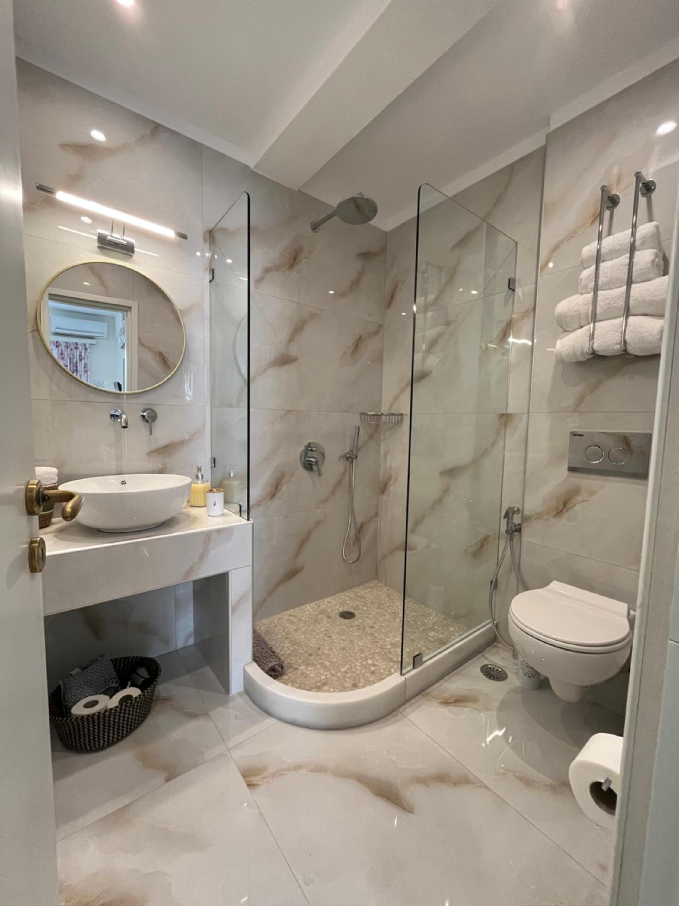 Double or Twin Room - Photo 11