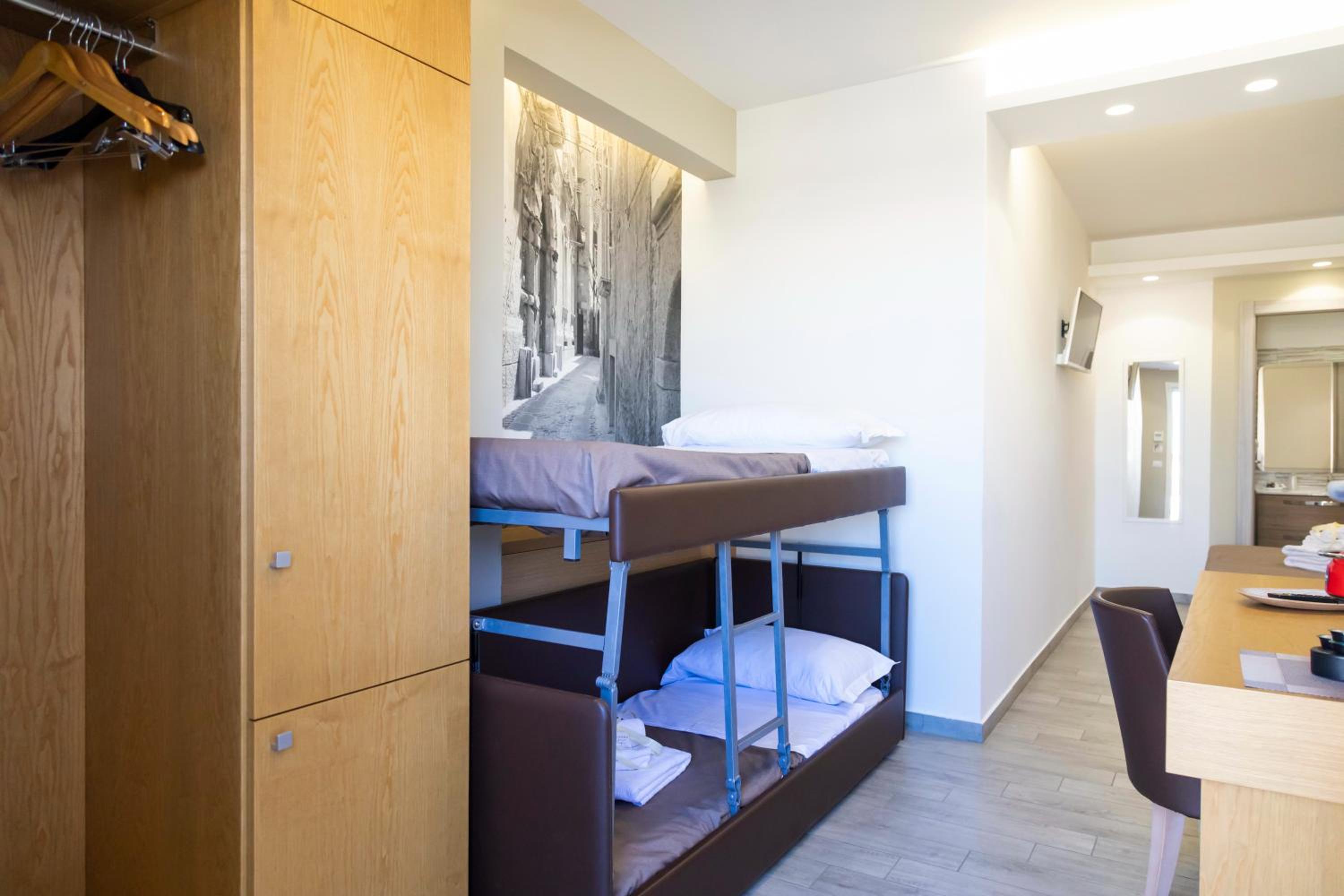 Quadruple Room - Photo 1