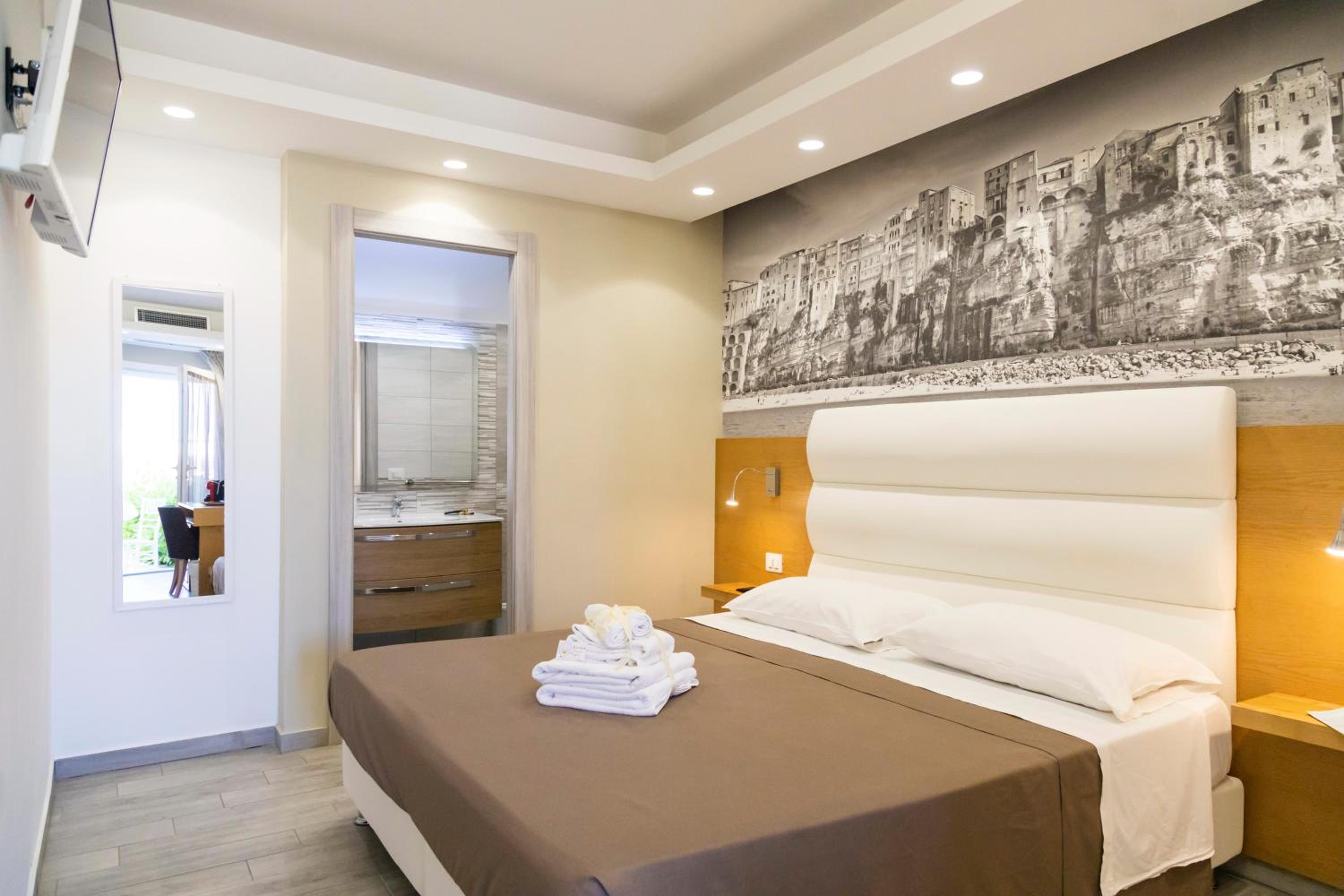 Quadruple Room - Photo 24