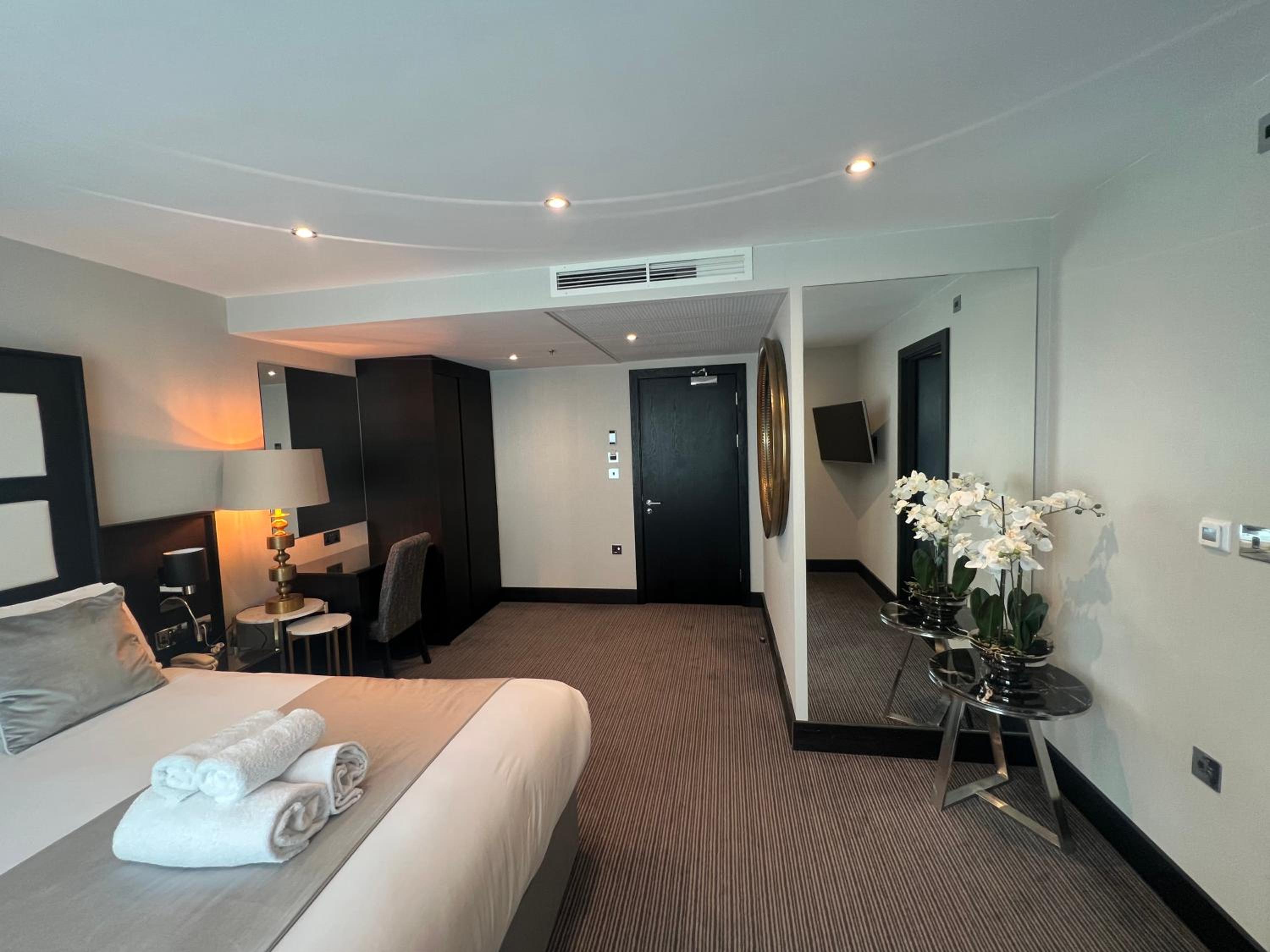 Junior Suite with Balcony photo 1