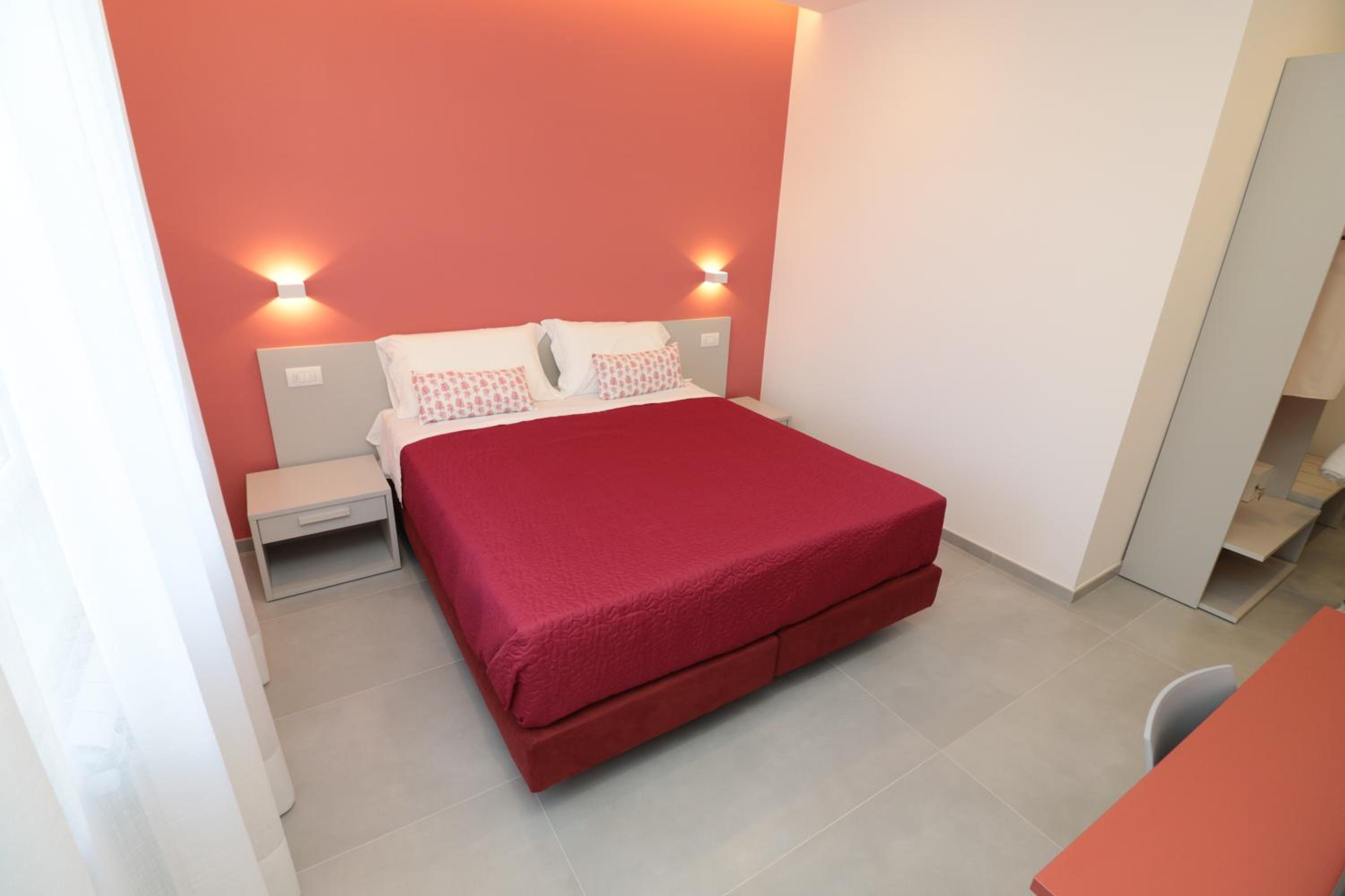 Deluxe Double or Twin Room - Photo 5