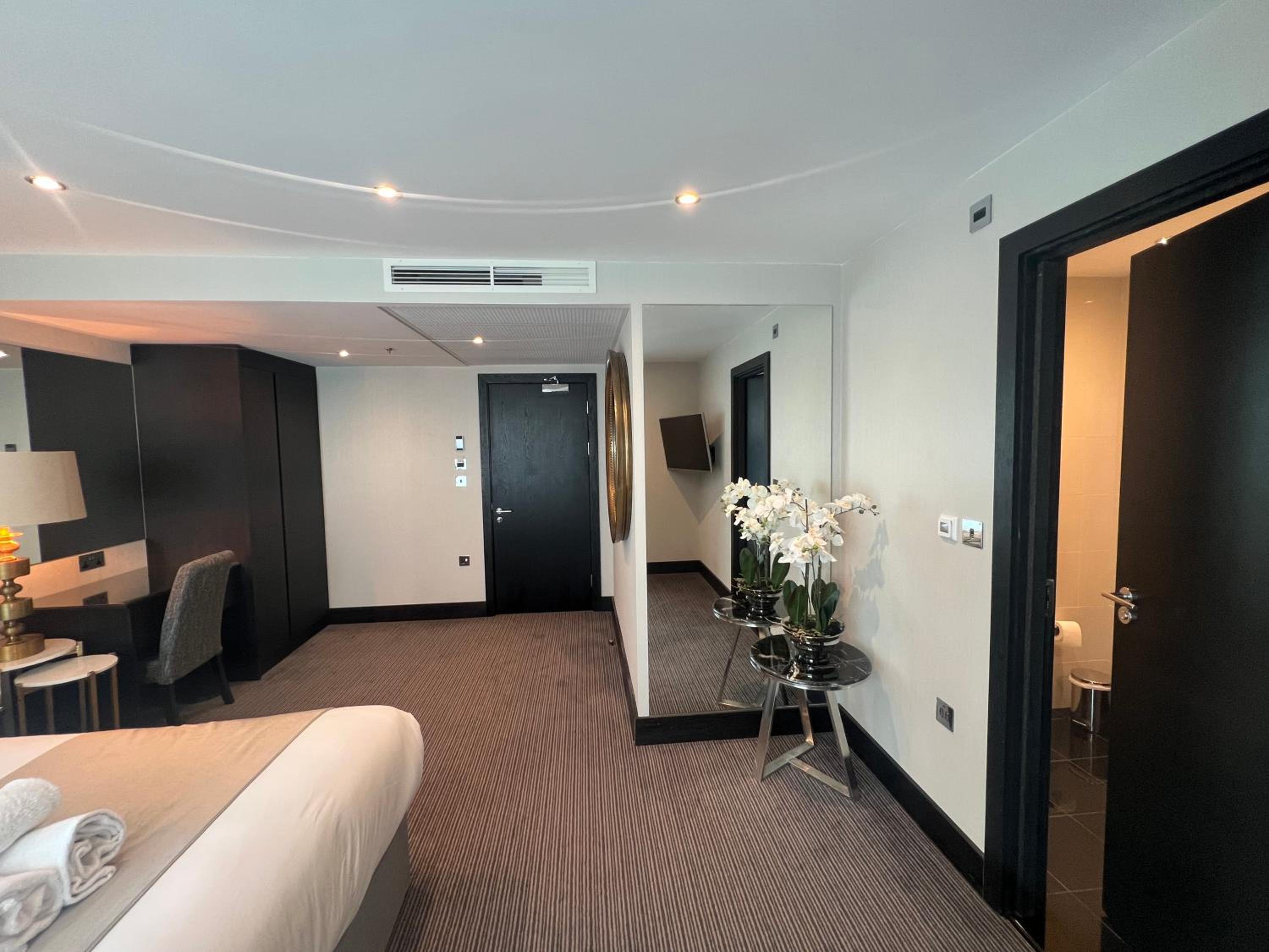 Junior Suite with Balcony photo 2