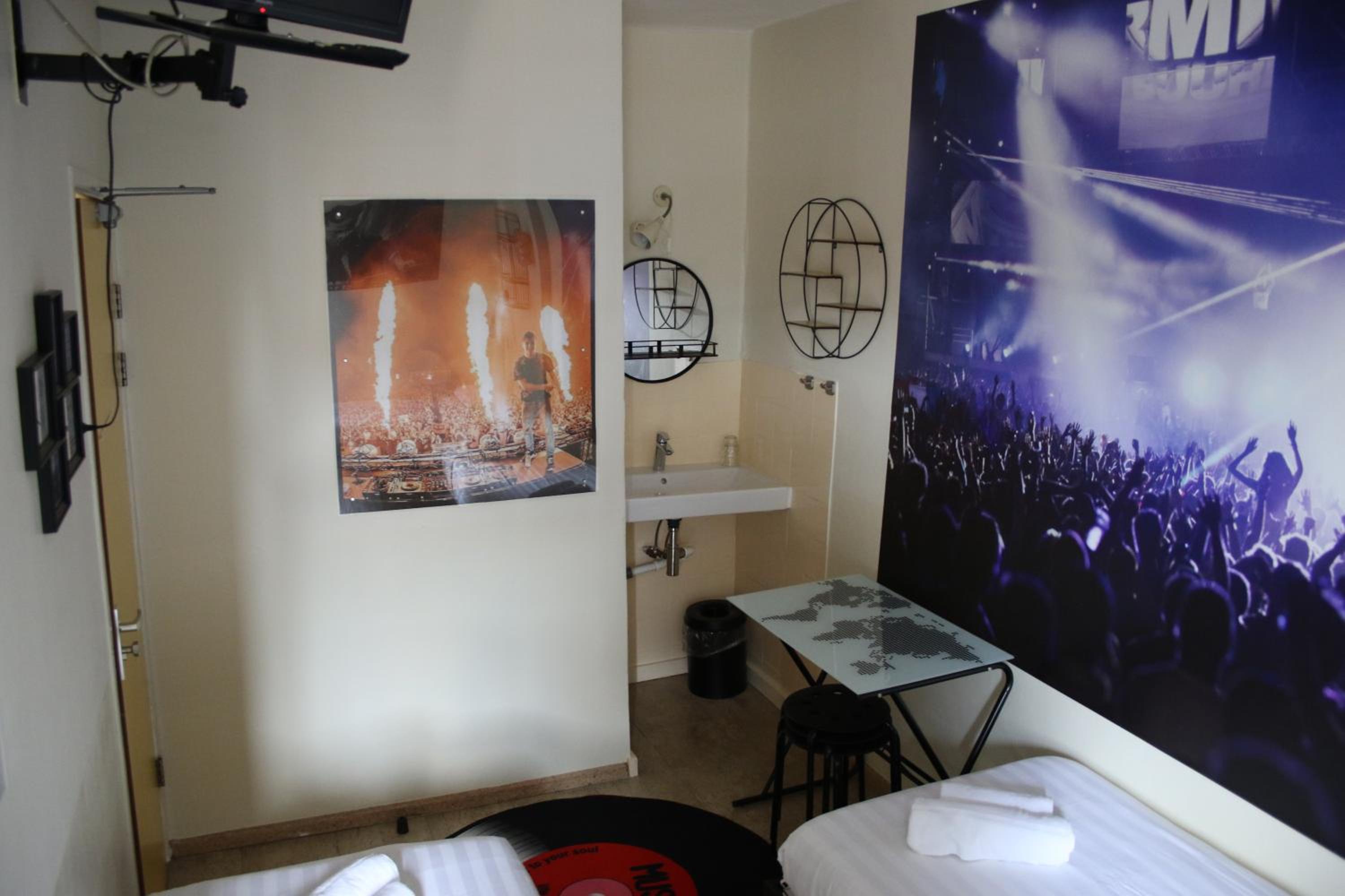 Triple Room with Shared Bathroom photo 3
