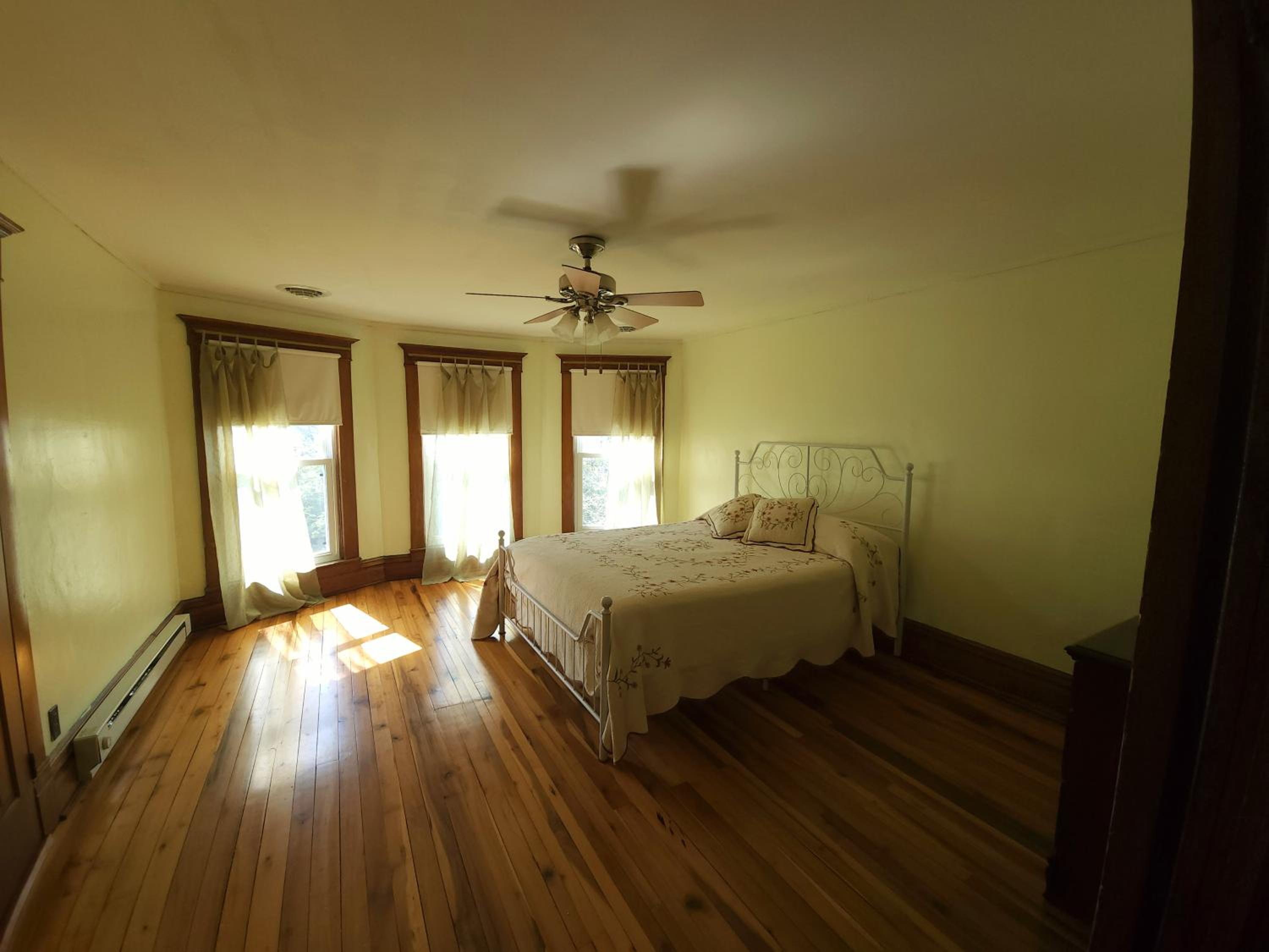 Four-Bedroom House - Photo 1