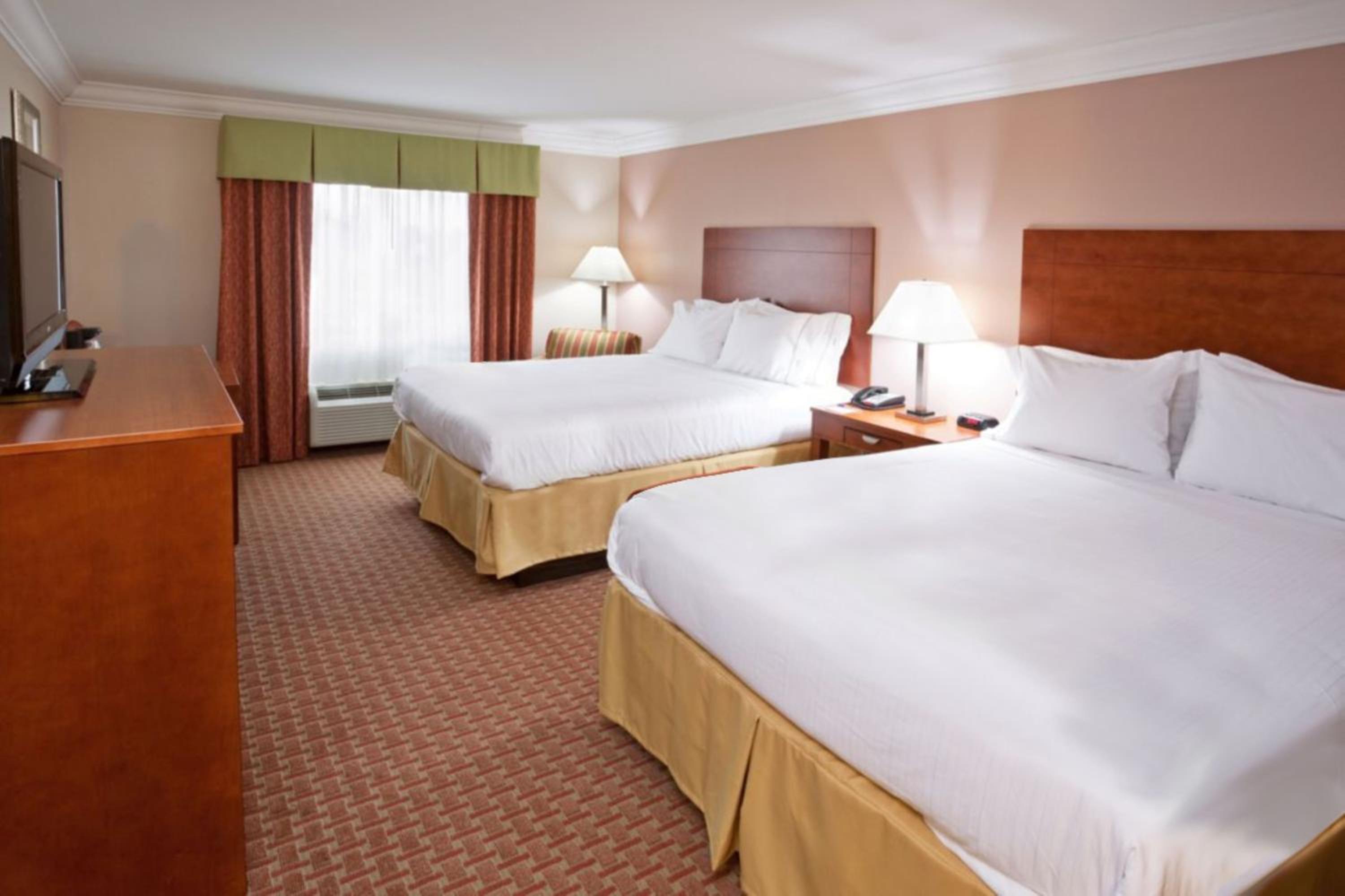 Suite with Two Queen Beds - Photo 5