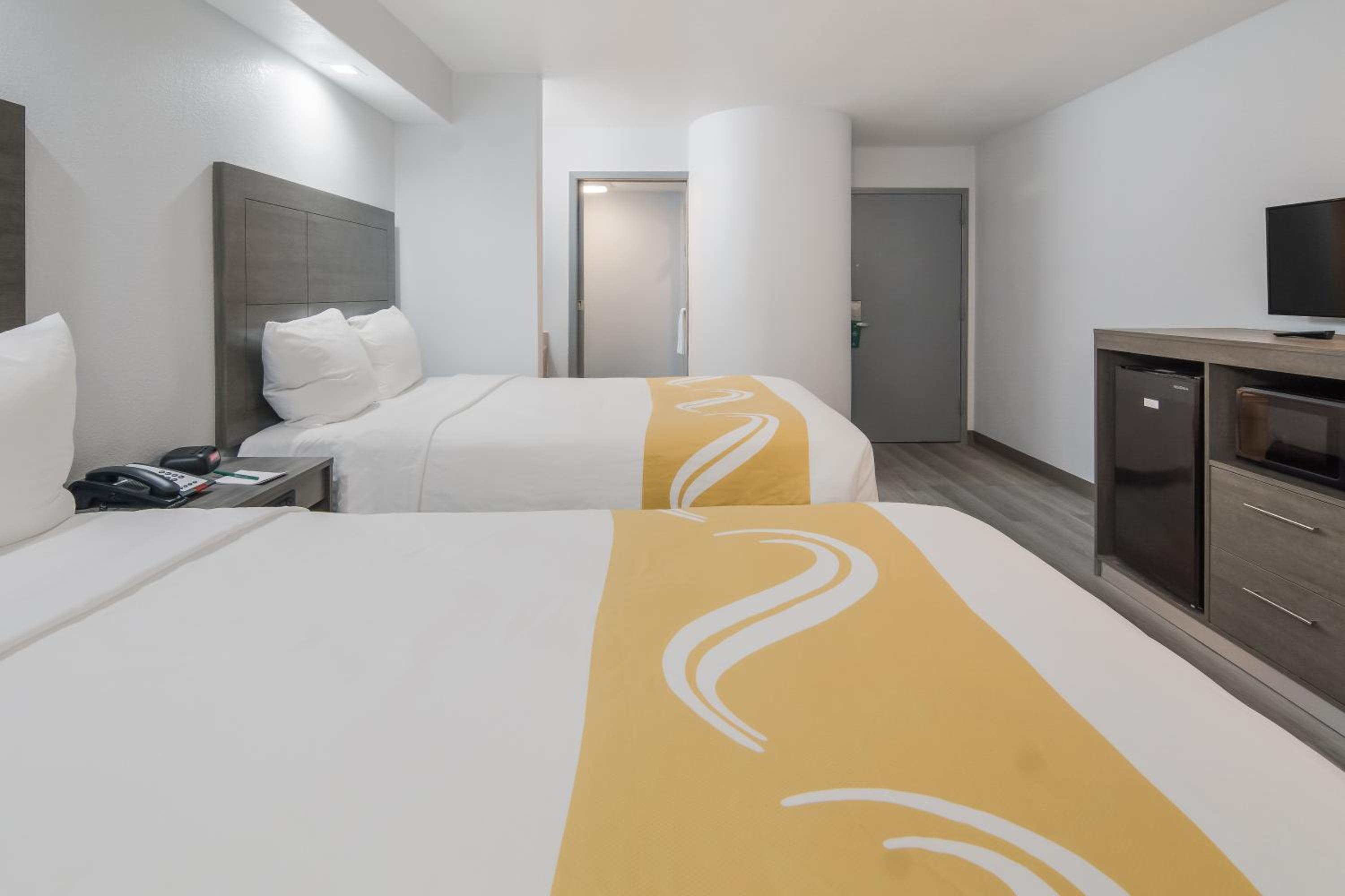 Double Room with Two Double Beds - Non-Smoking - Photo 8