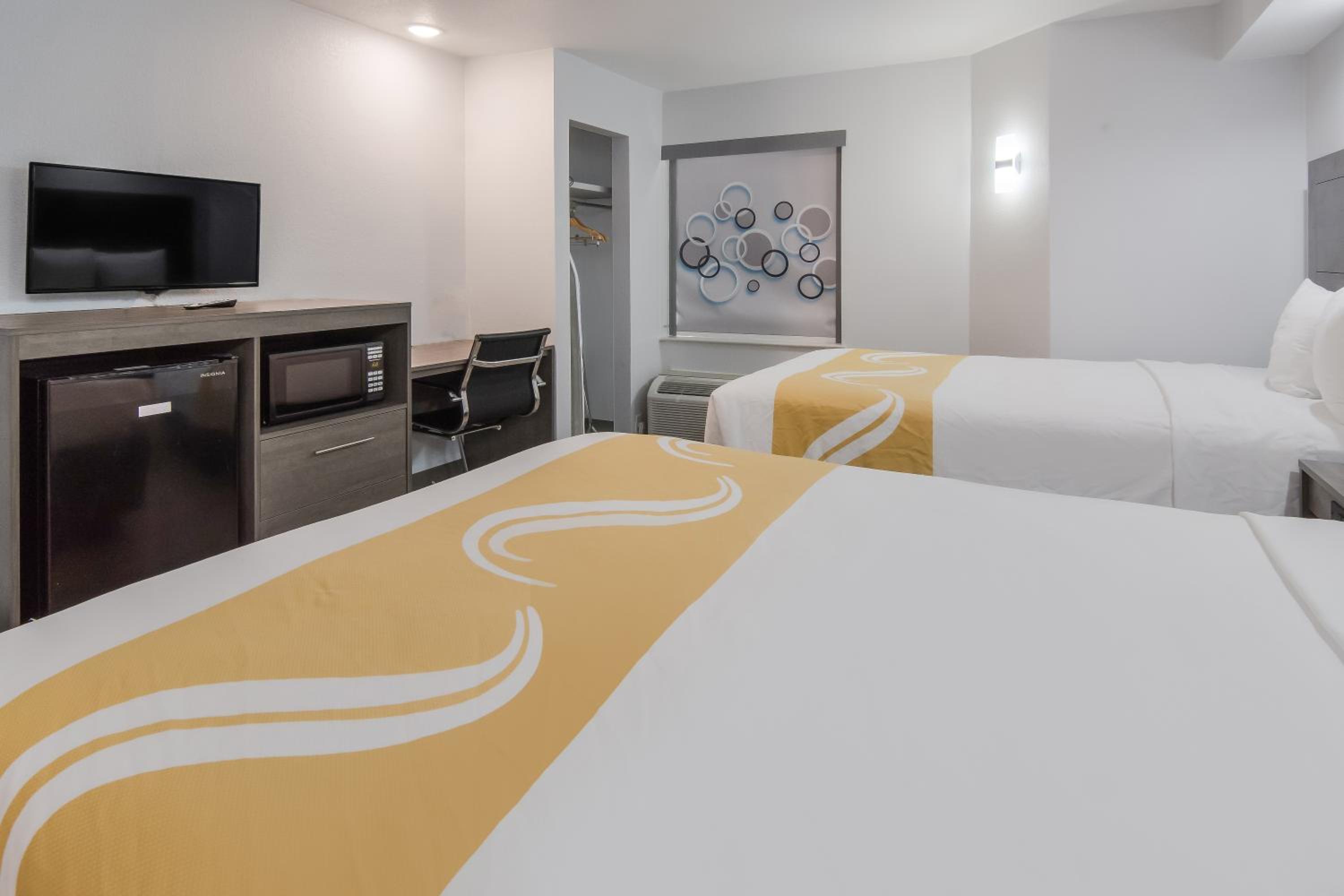 Double Room with Two Double Beds - Non-Smoking - Photo 2