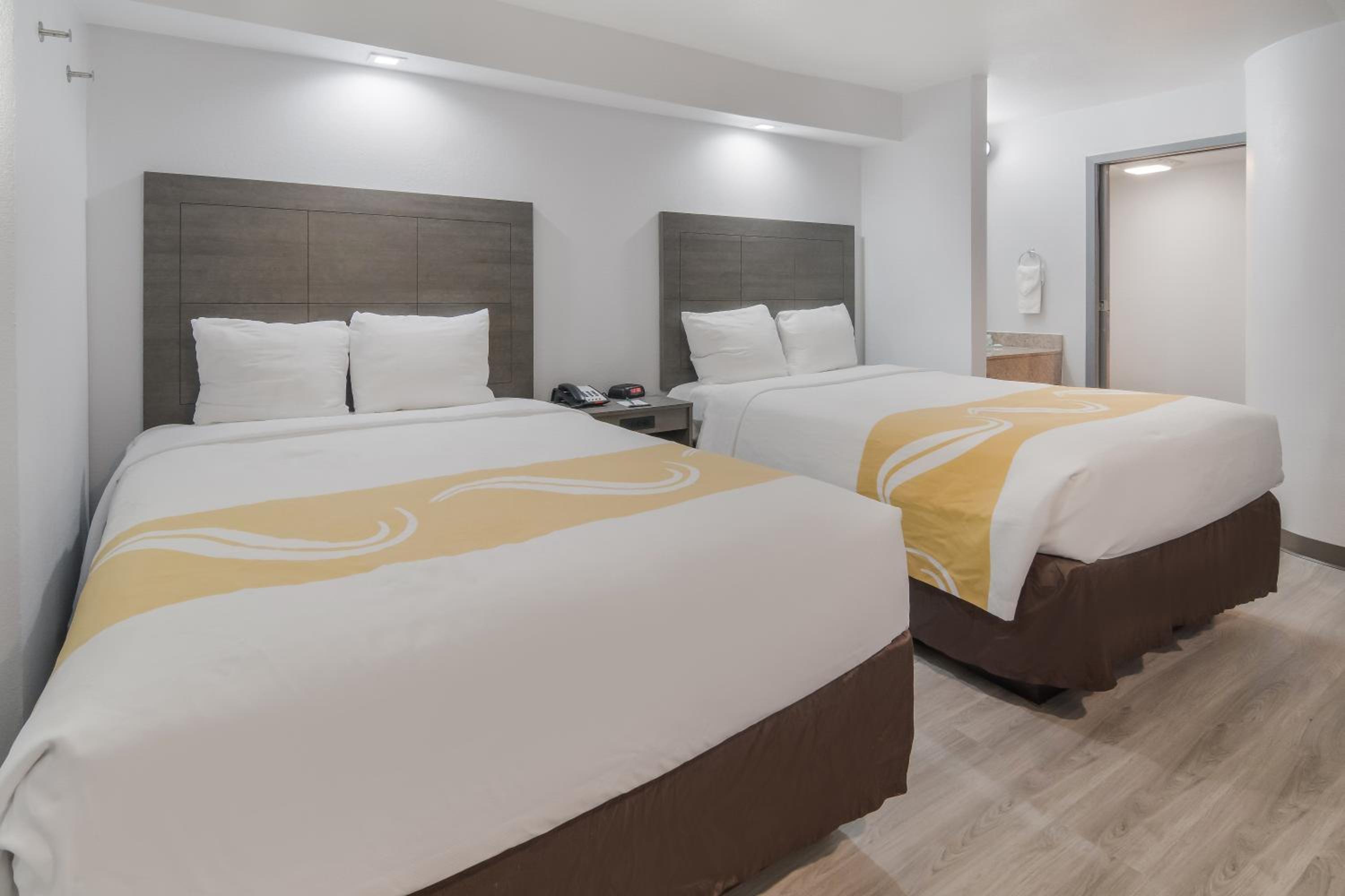 Double Room with Two Double Beds - Non-Smoking - Photo 10