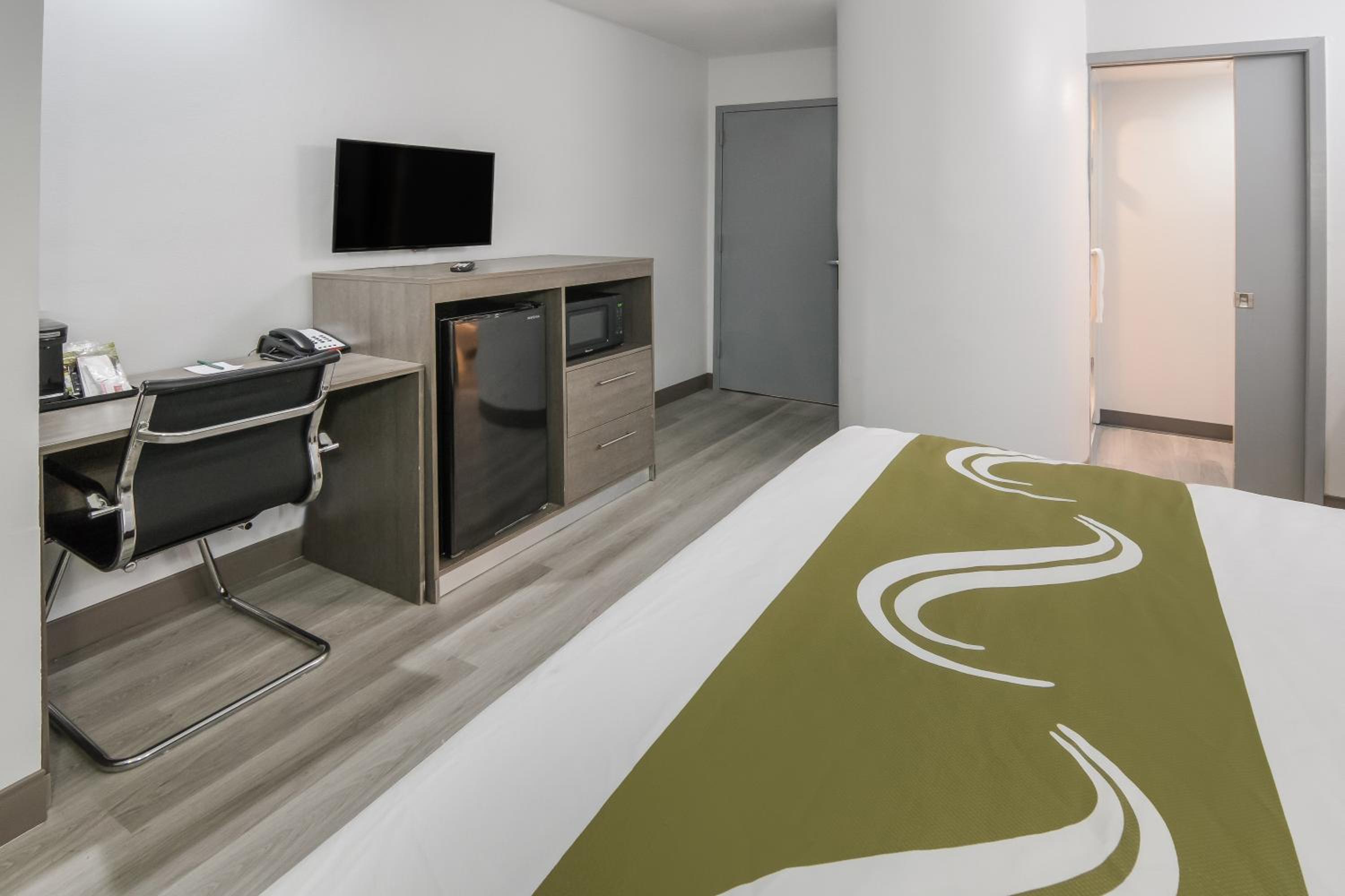 1 King Bed, Suite, Nonsmoking - Photo 1