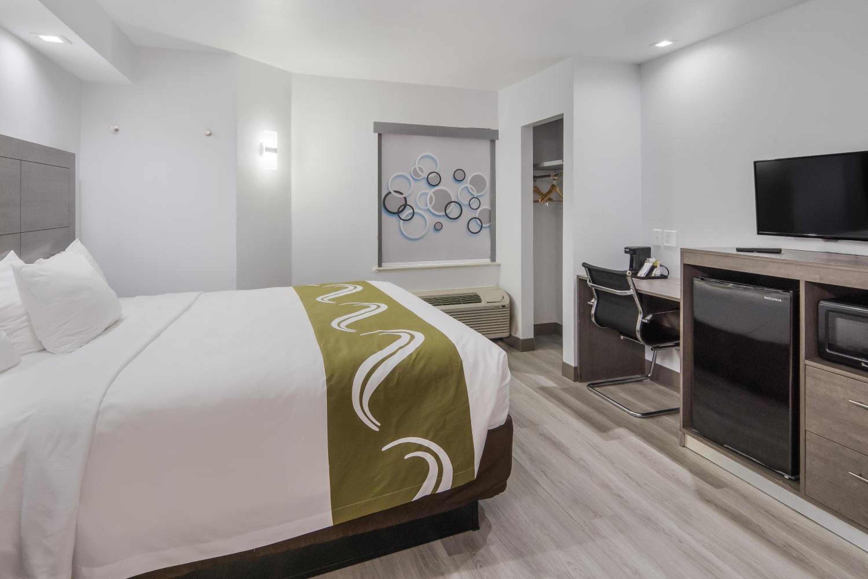 1 King Bed, Suite, Nonsmoking - Photo 5
