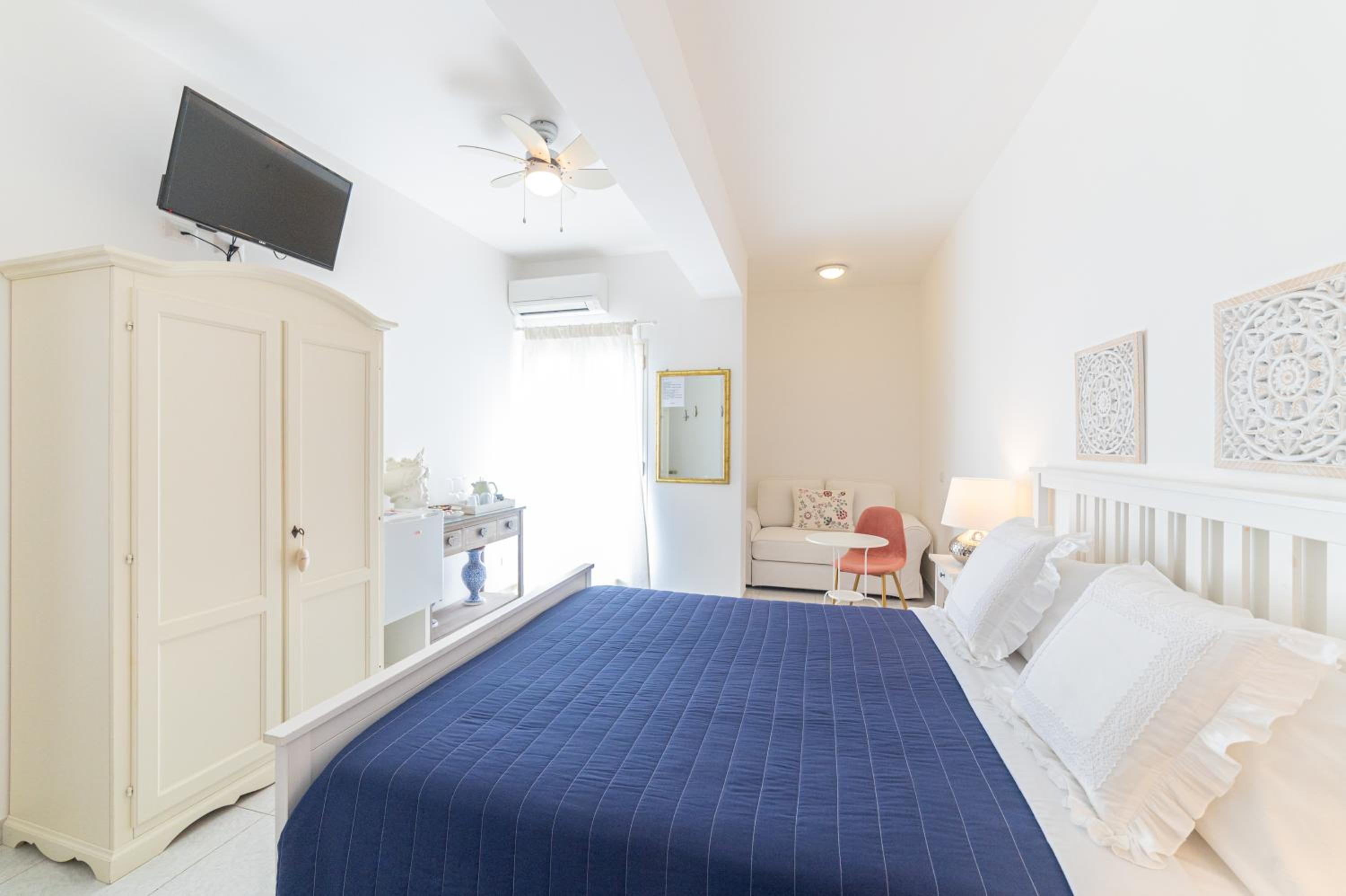 Deluxe Double Room with Balcony and Sea View photo 1