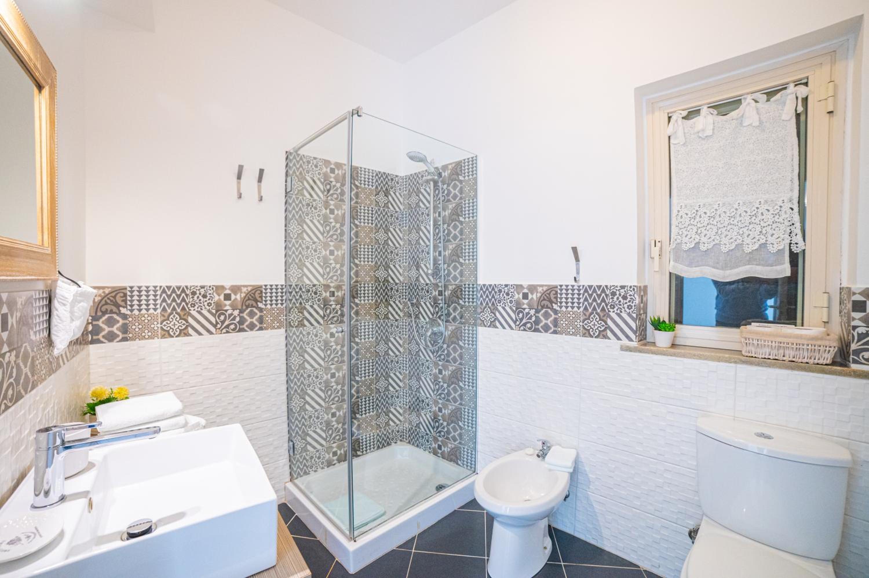 Double Room with Private External Bathroom - Photo 5