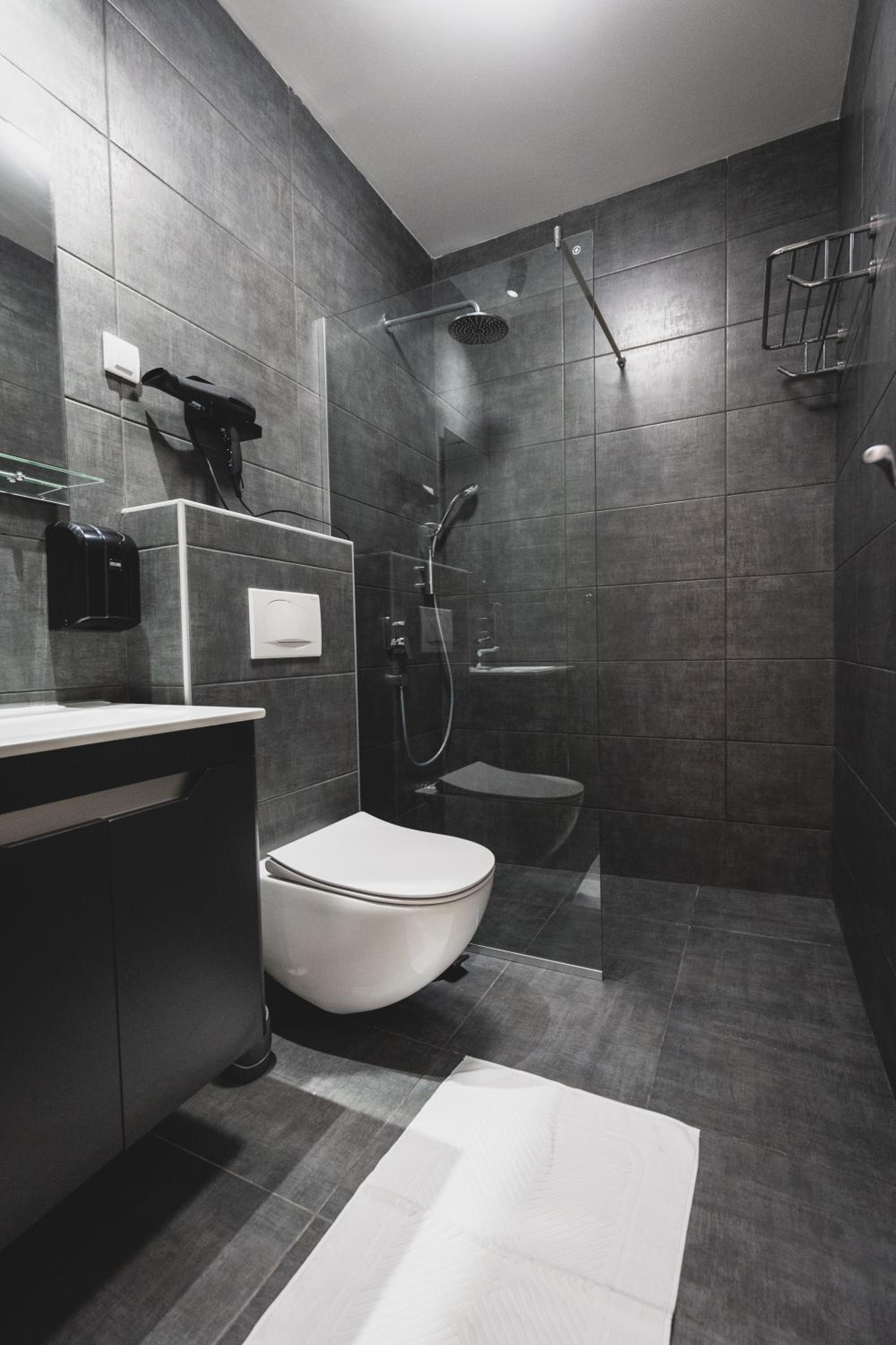Apartment - Ground Floor - Photo 3