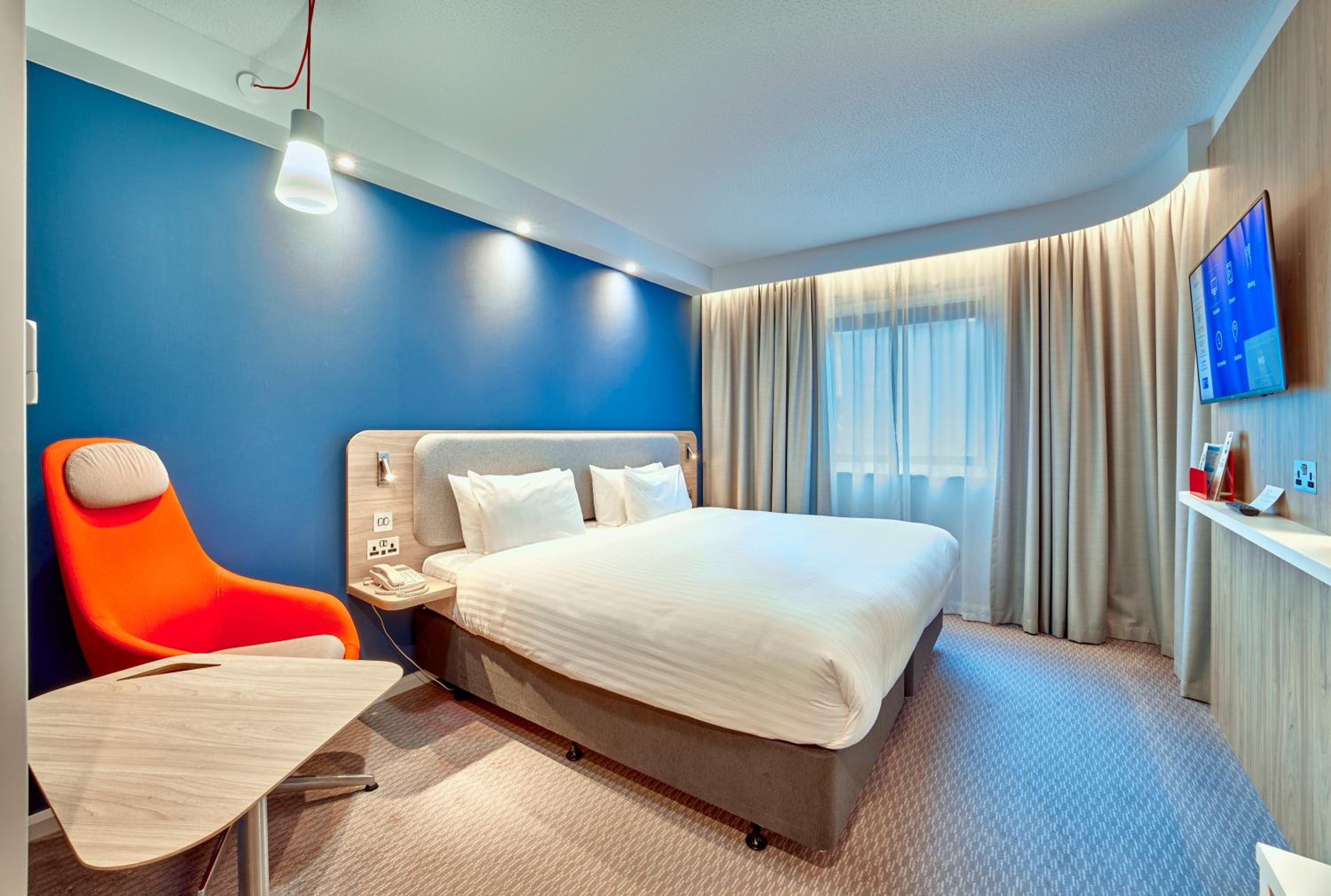Standard Double Room with Free Hot Breakfast thumbnail 5