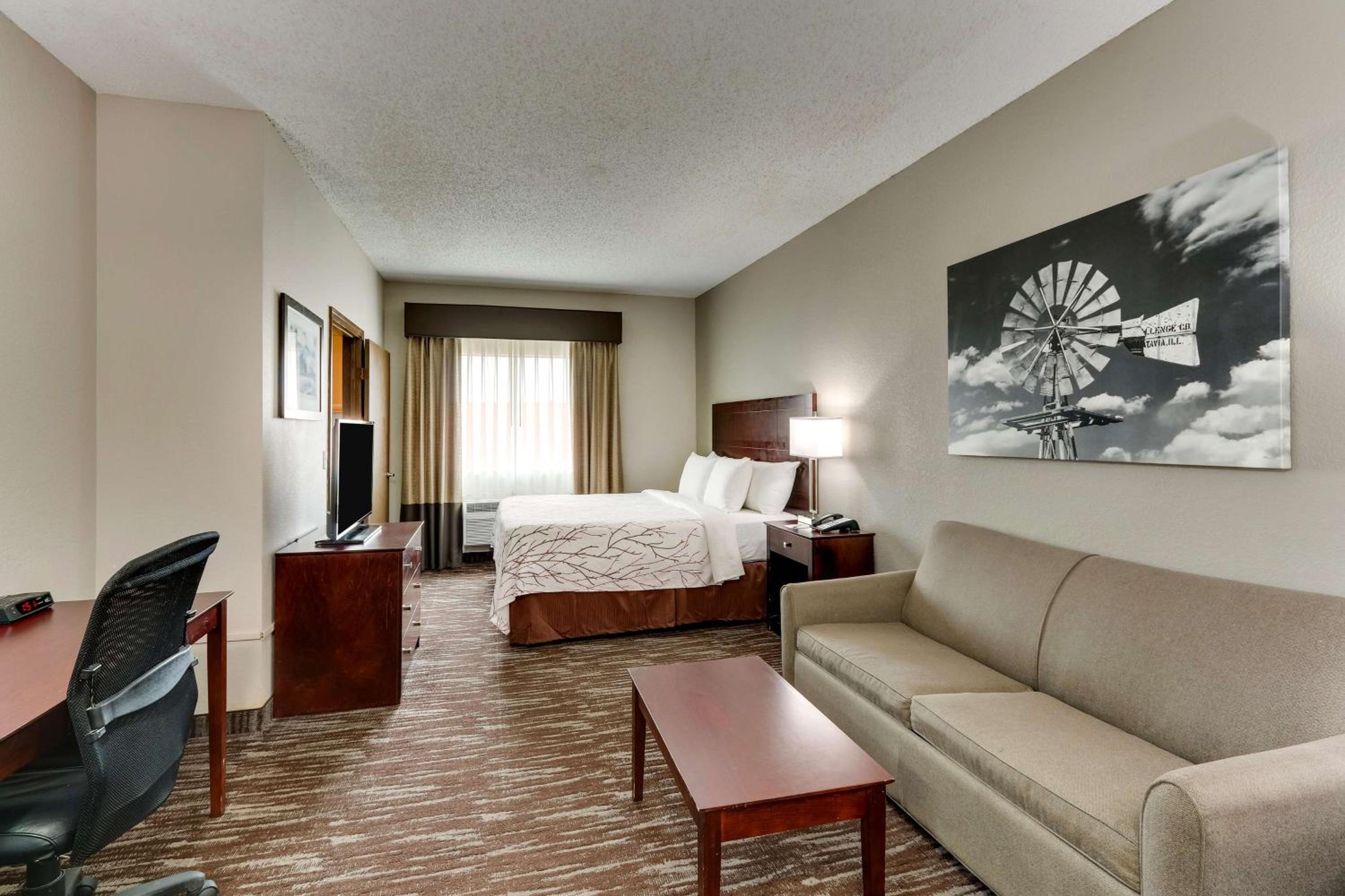 King Room with Sofa Bed - Non-Smoking - Photo 4