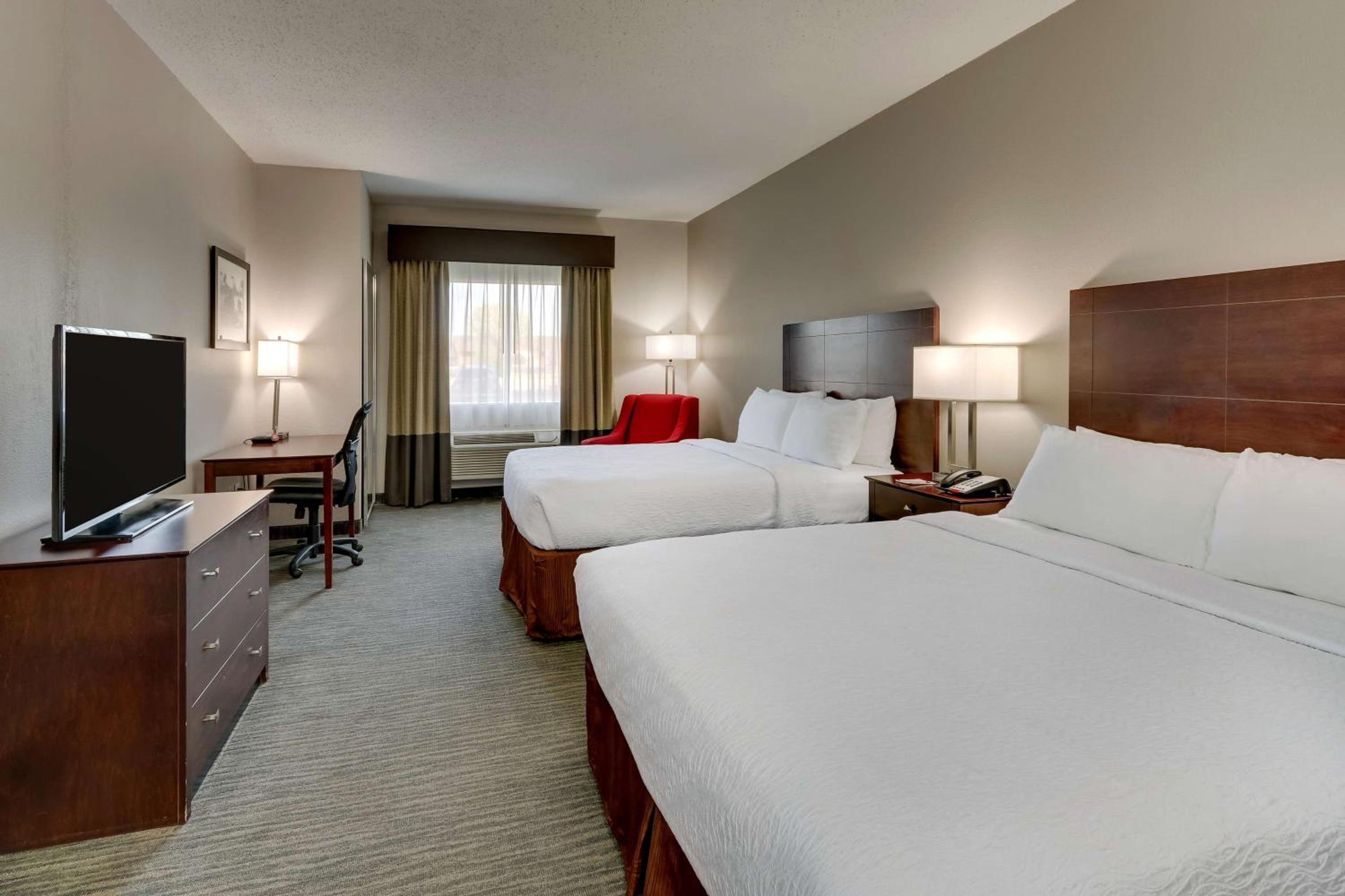 Queen Room with Two Queen Beds - Non-Smoking - Photo 1