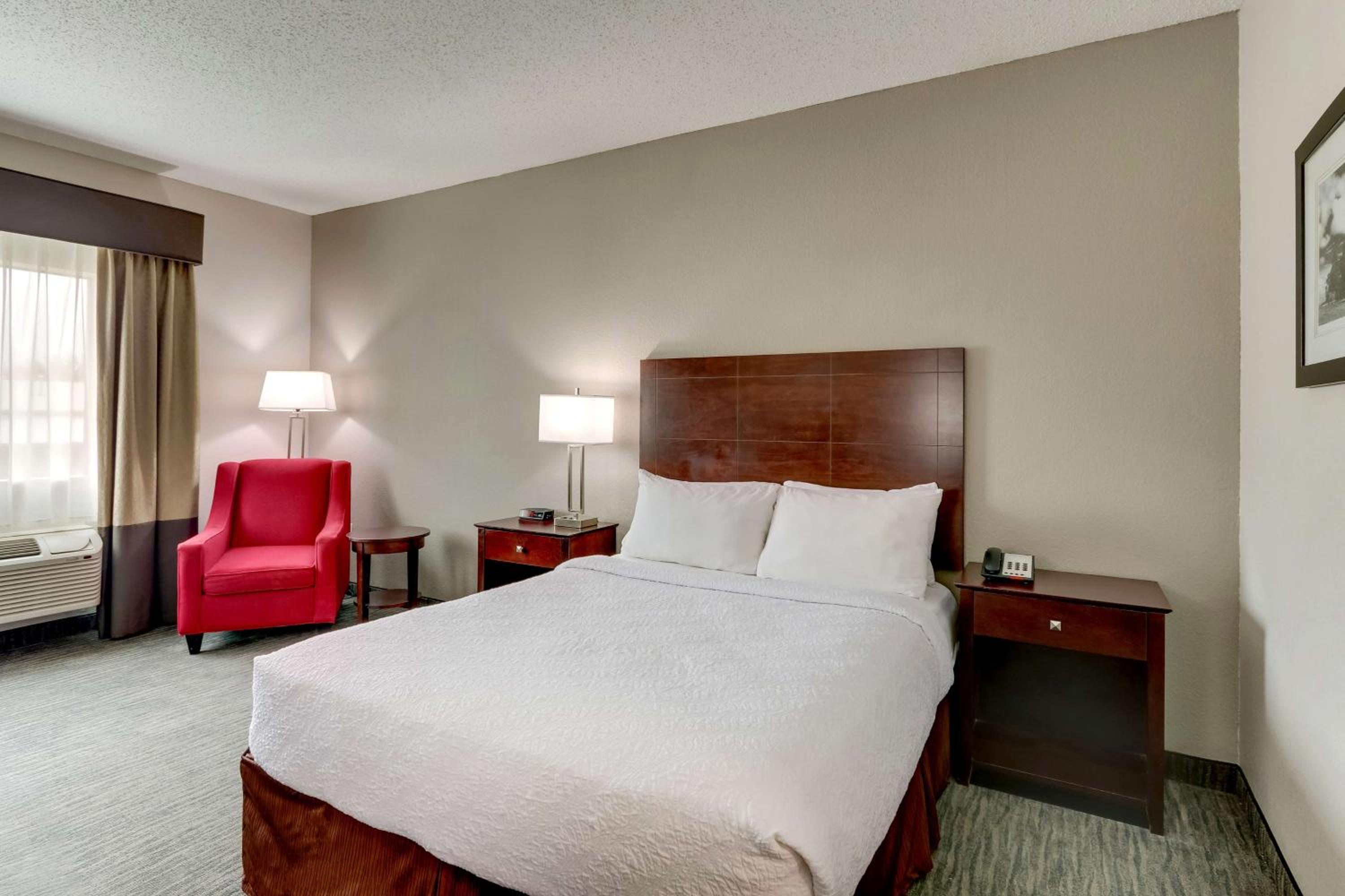 Queen Room - Mobility Accessible/Non-Smoking - Photo 4