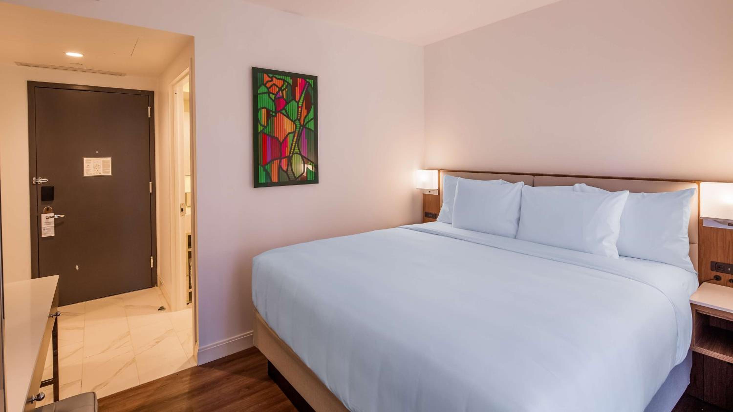 King Room with Roll-in Shower - Mobility Accessible/Non-Smoking