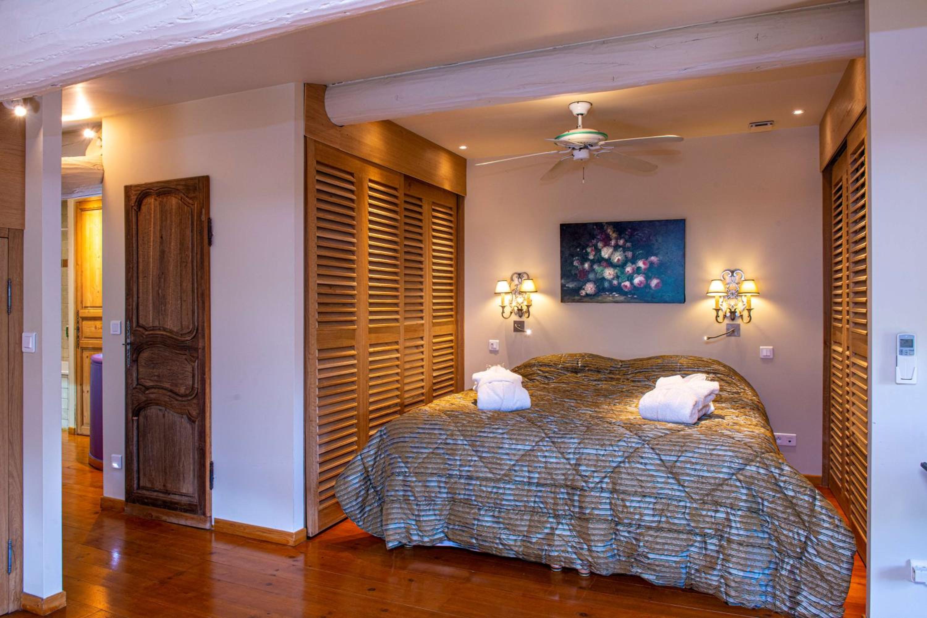 Four-Bedroom Villa with Four King Beds, Terrace, Private Pool and Valley View - Non-Smoking - Photo 1